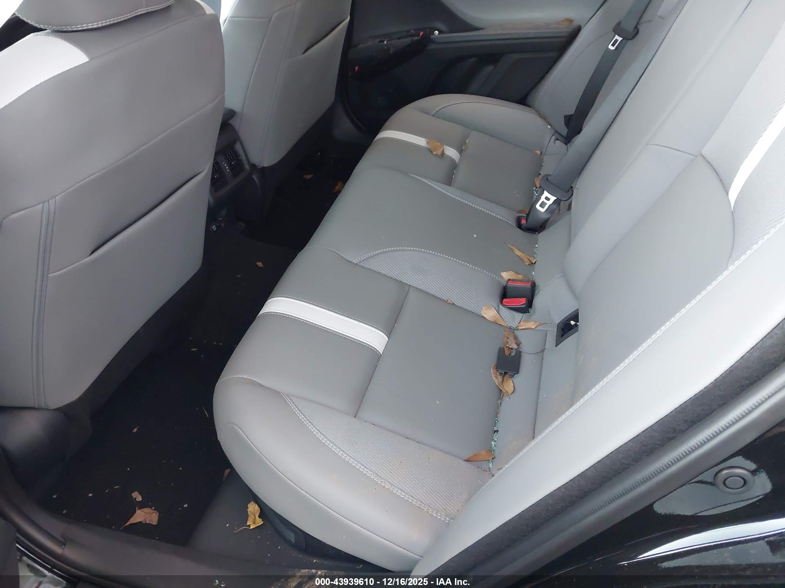 TOYOTA CAMRY image 8