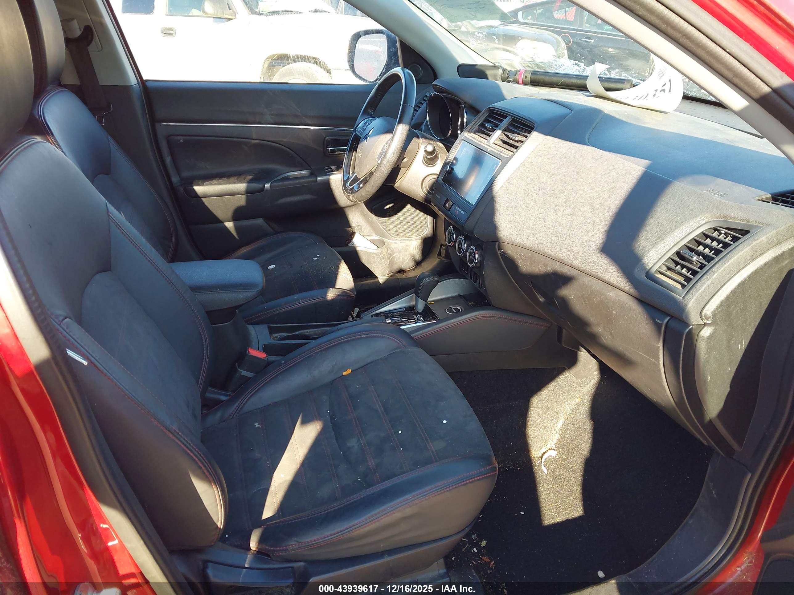 MITSUBISHI OUTLANDER image 5