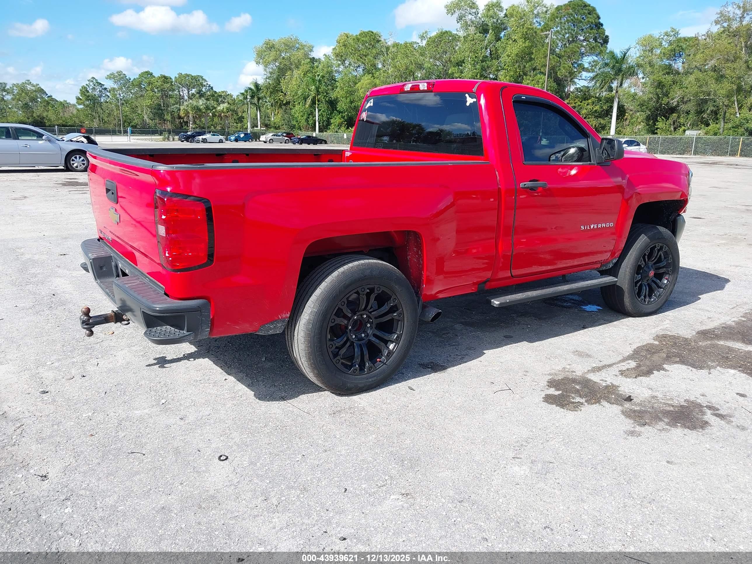 CHEVROLET SILVERADO image 4