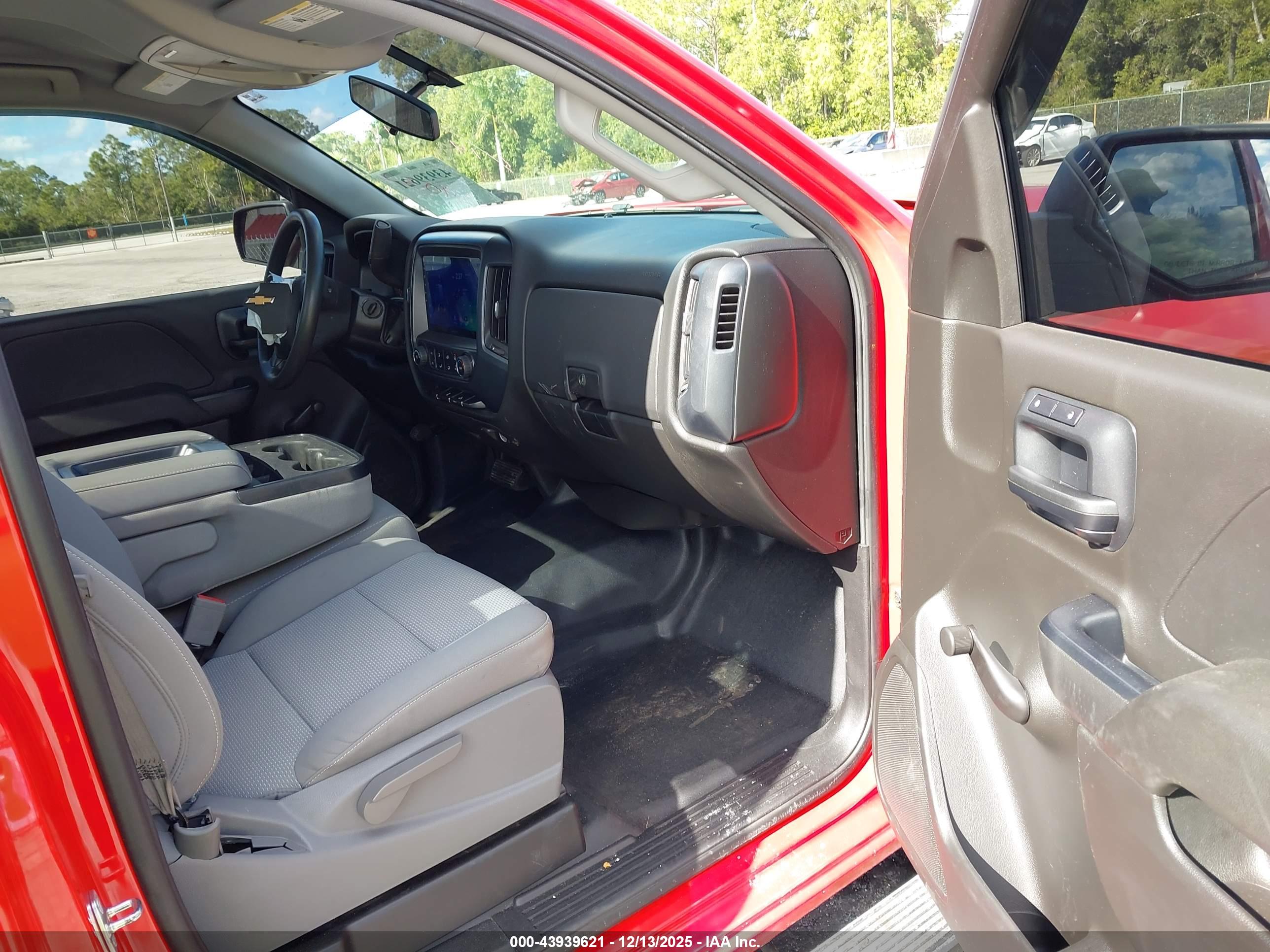 CHEVROLET SILVERADO image 5
