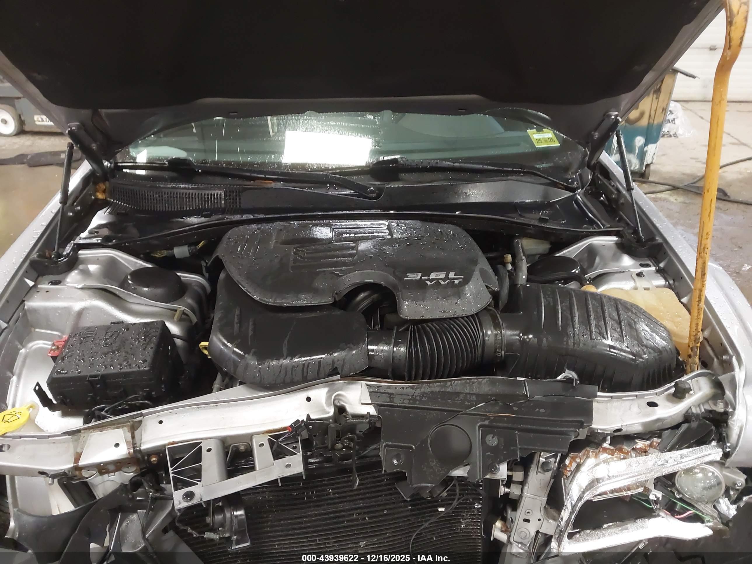 CHRYSLER 300 image 10