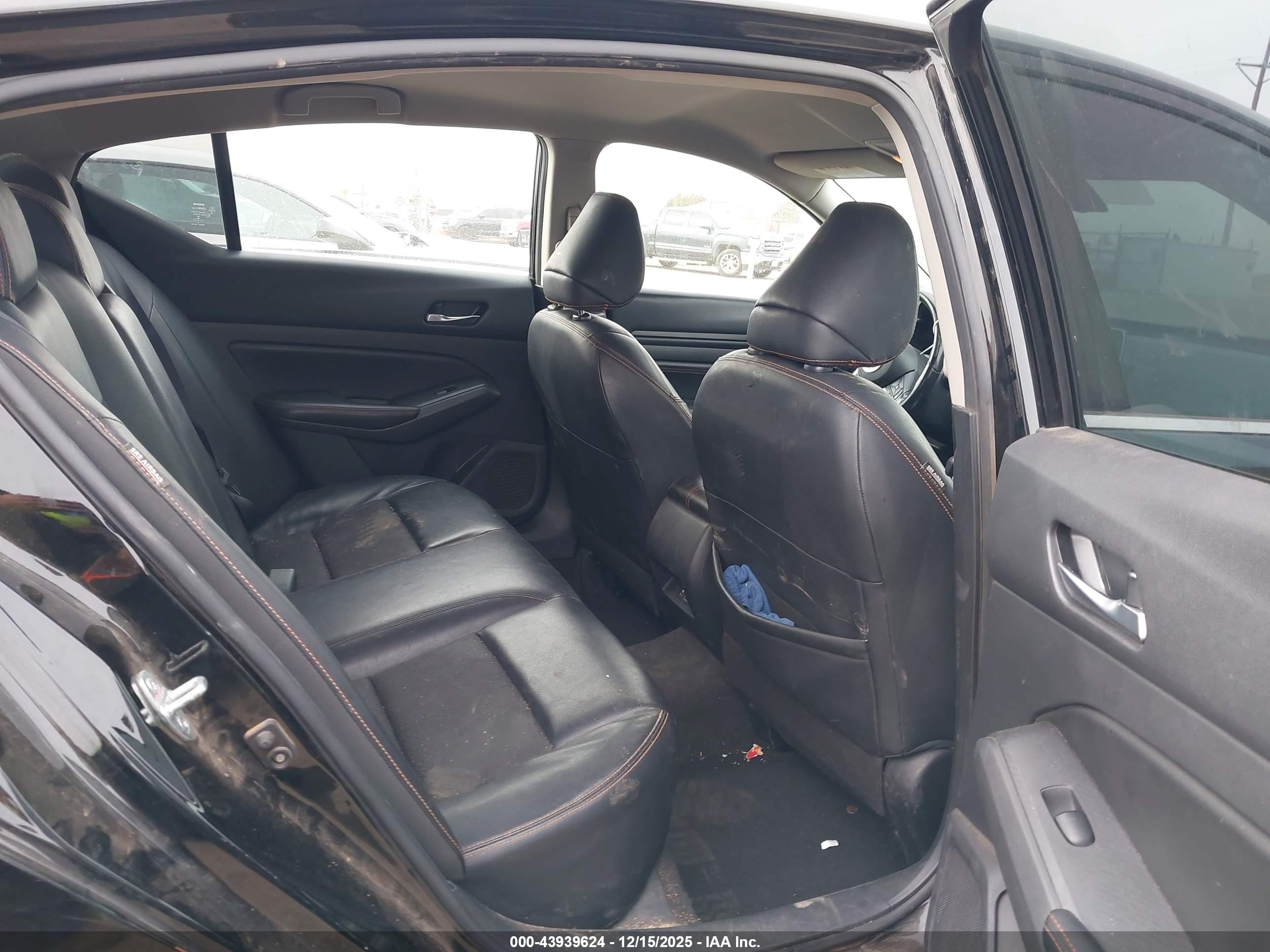 NISSAN ALTIMA image 8