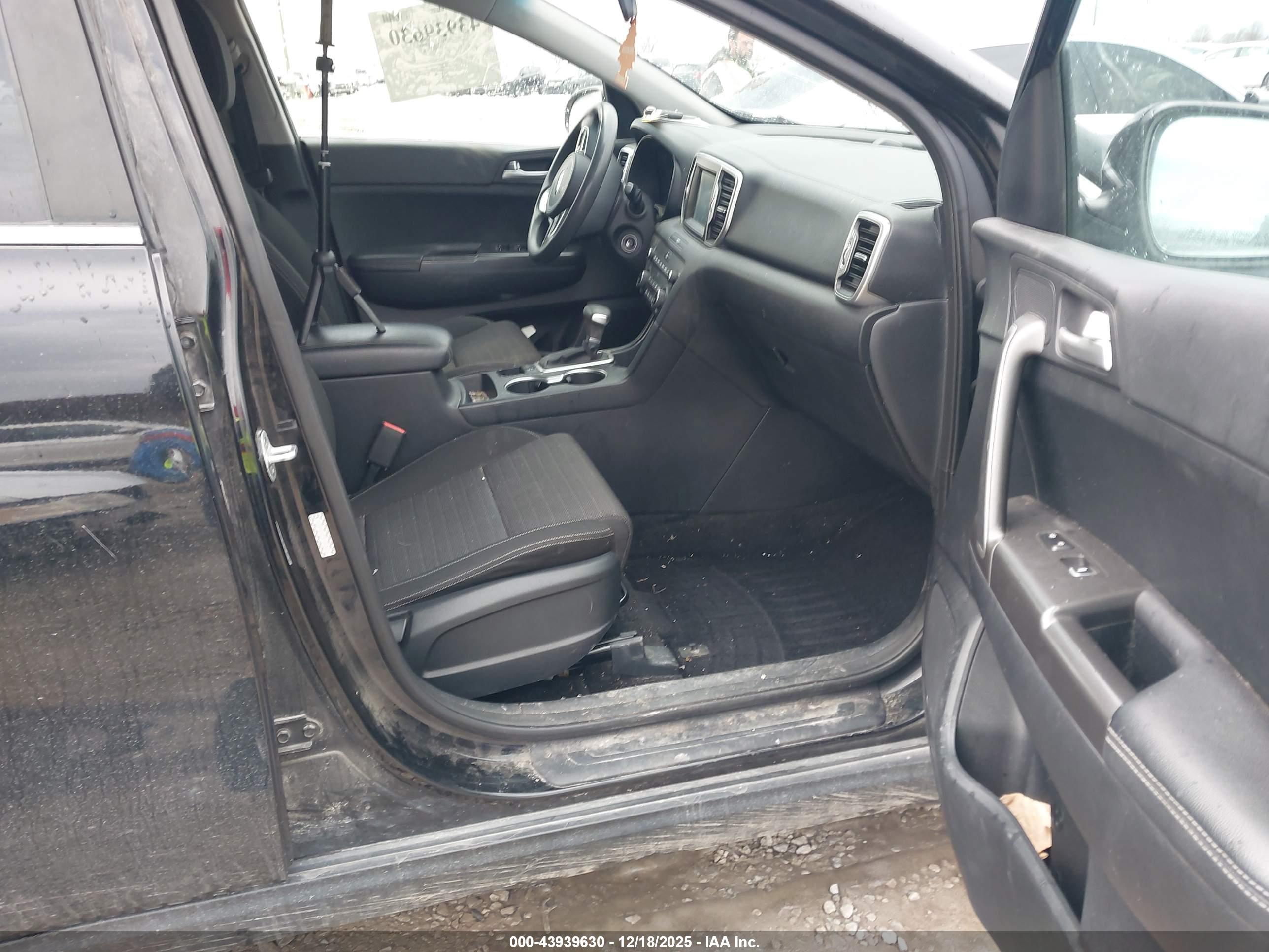 KIA SPORTAGE image 5