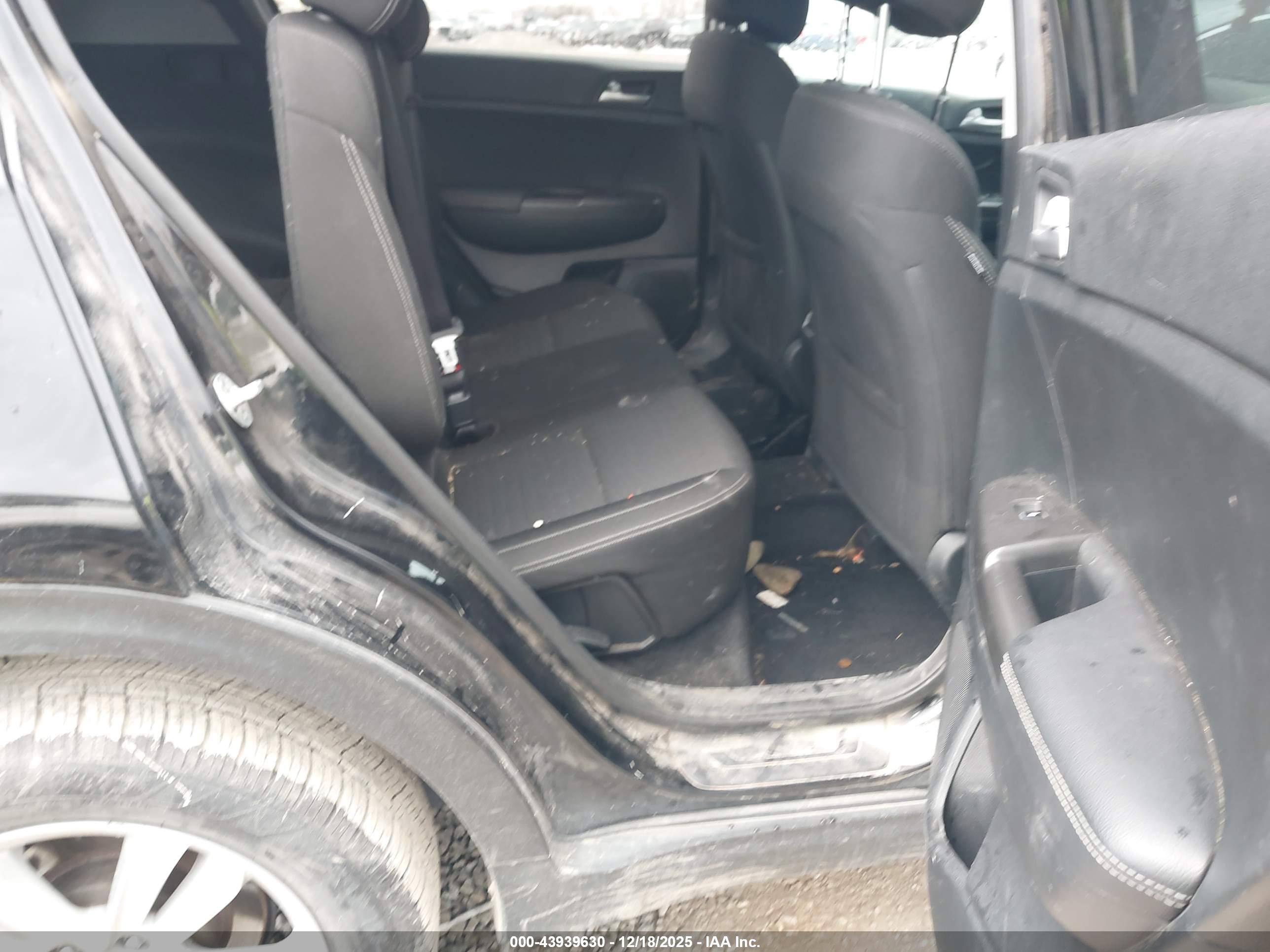 KIA SPORTAGE image 8