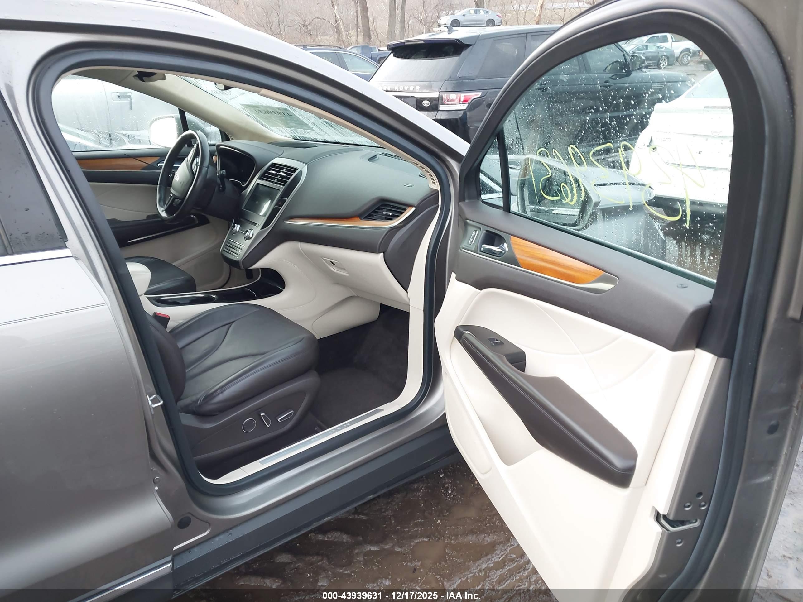 LINCOLN MKC image 5