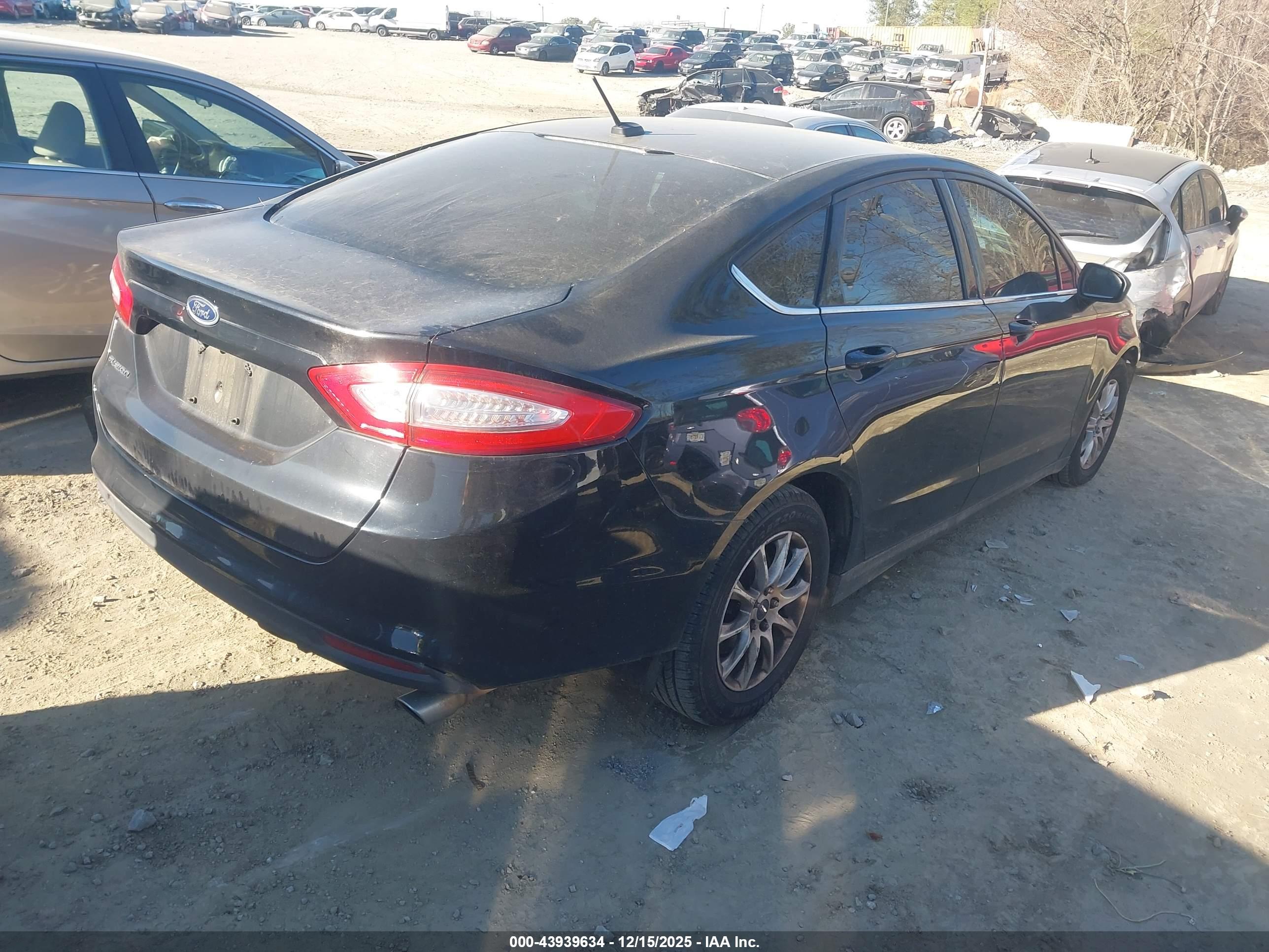 FORD FUSION image 4