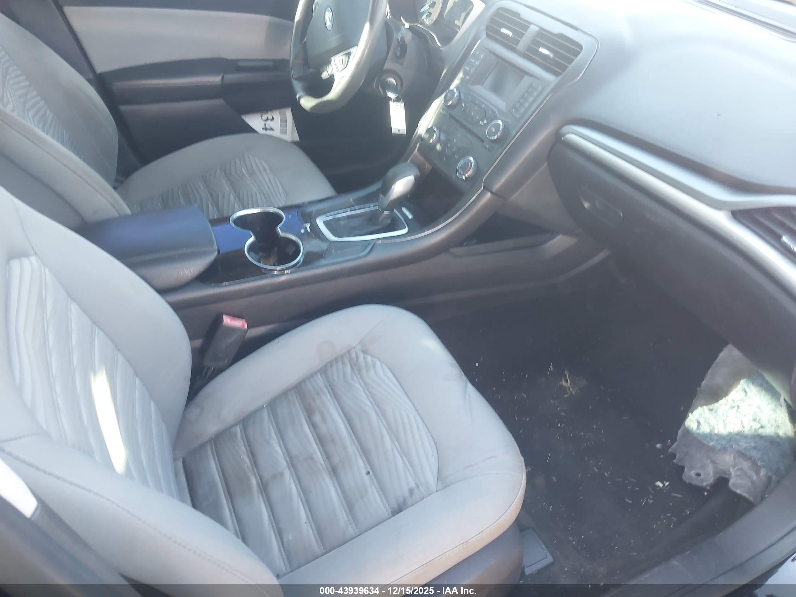 FORD FUSION image 5