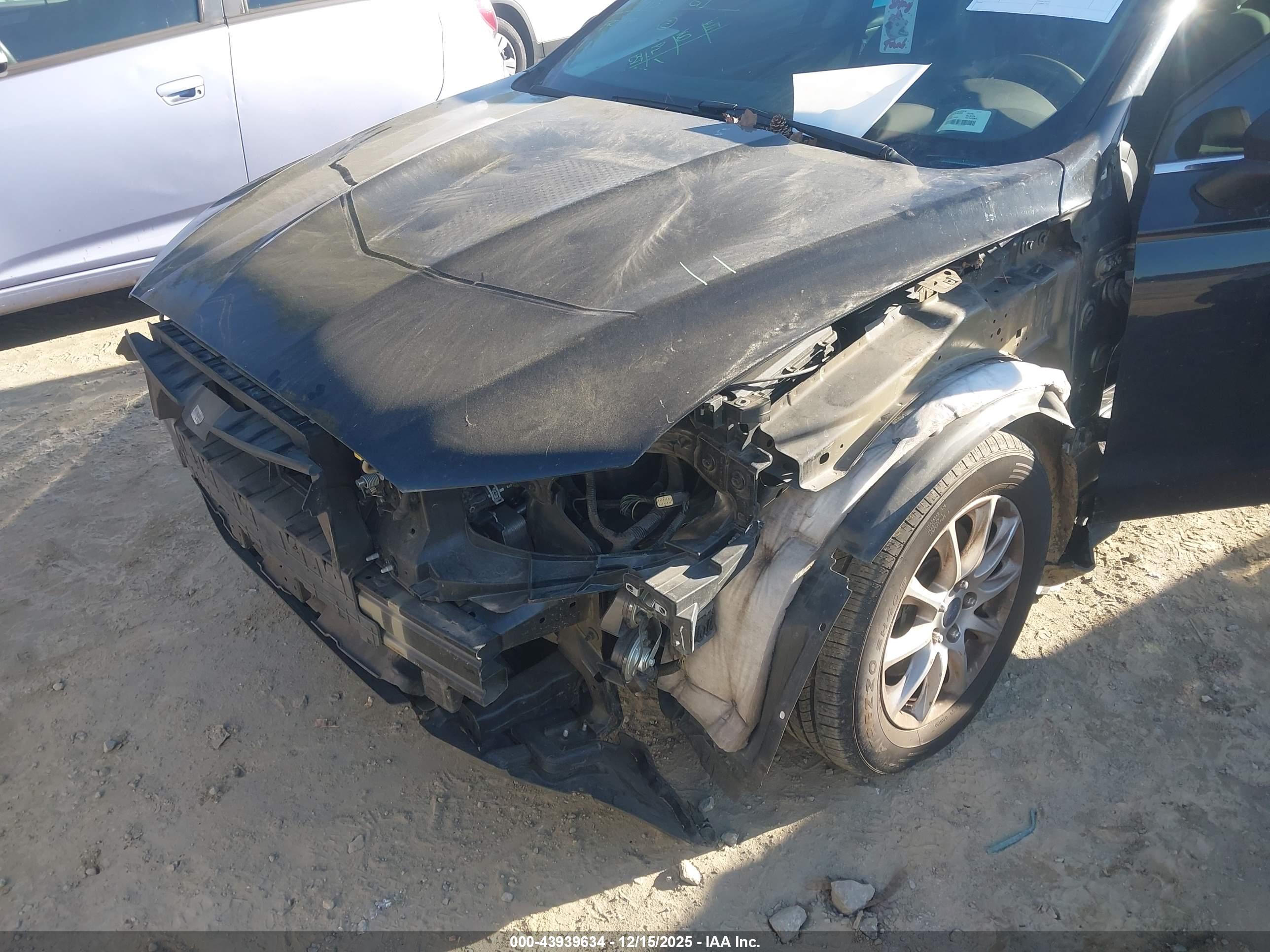 FORD FUSION image 6