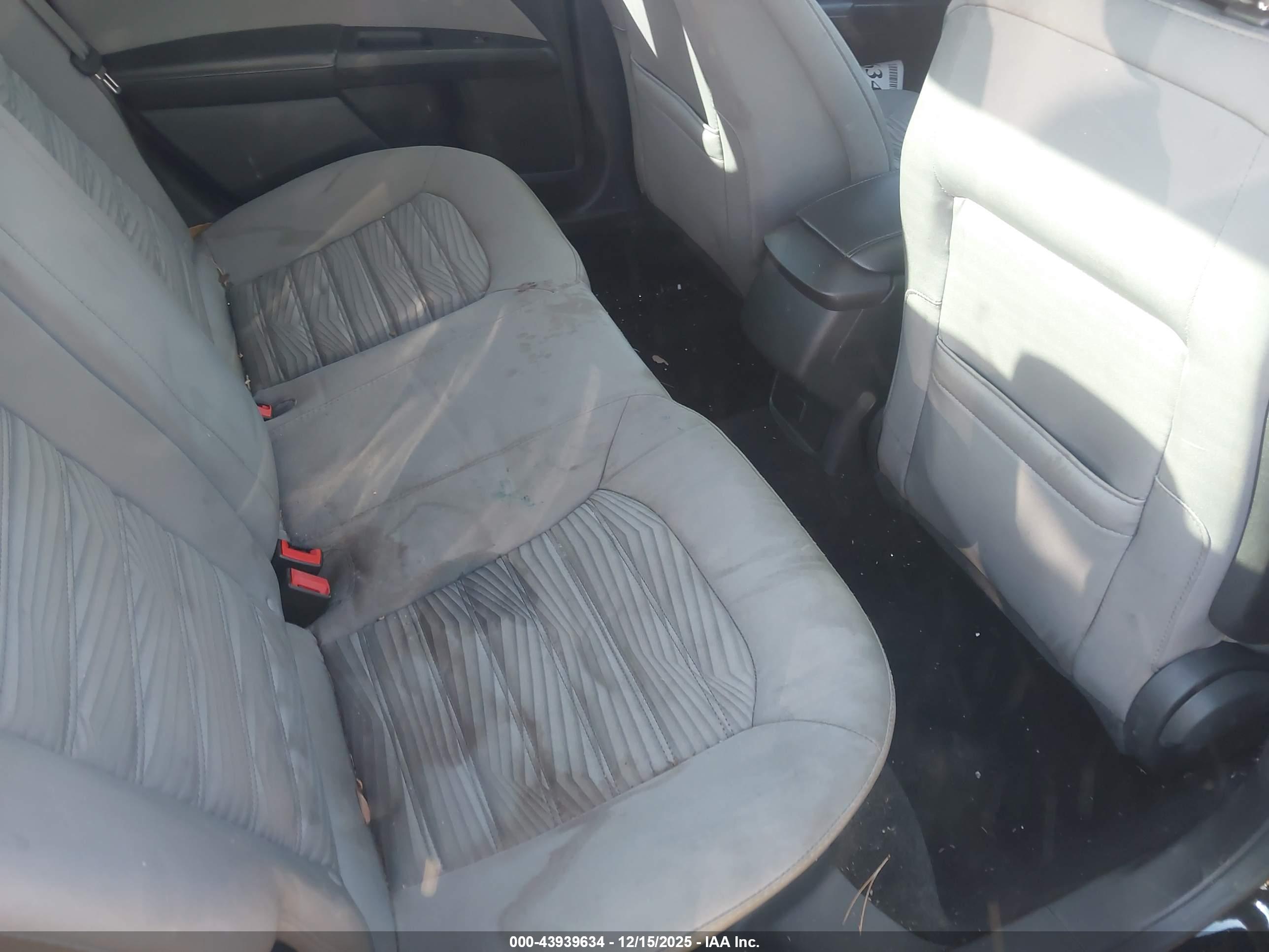FORD FUSION image 8