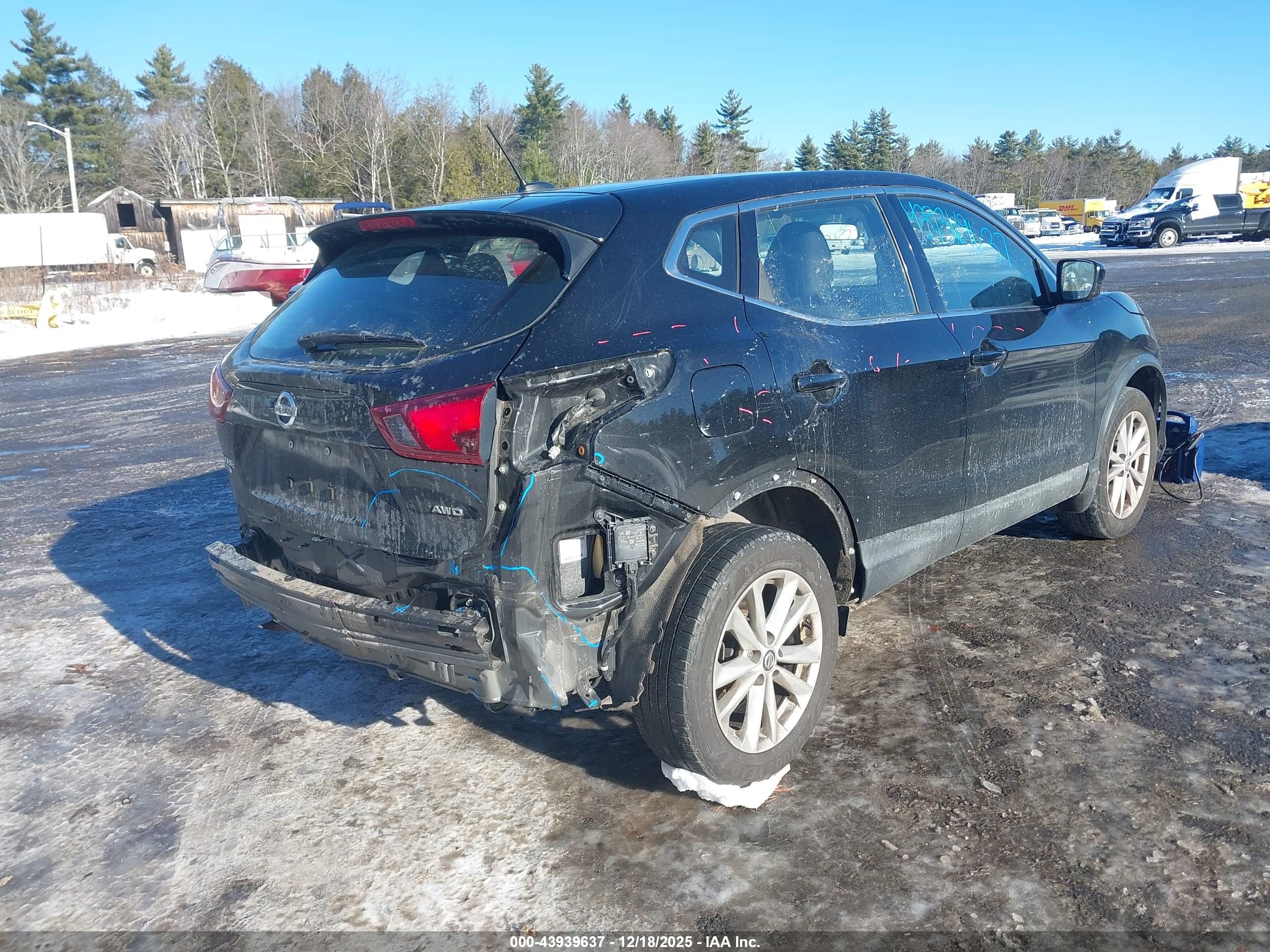 NISSAN ROGUE image 4