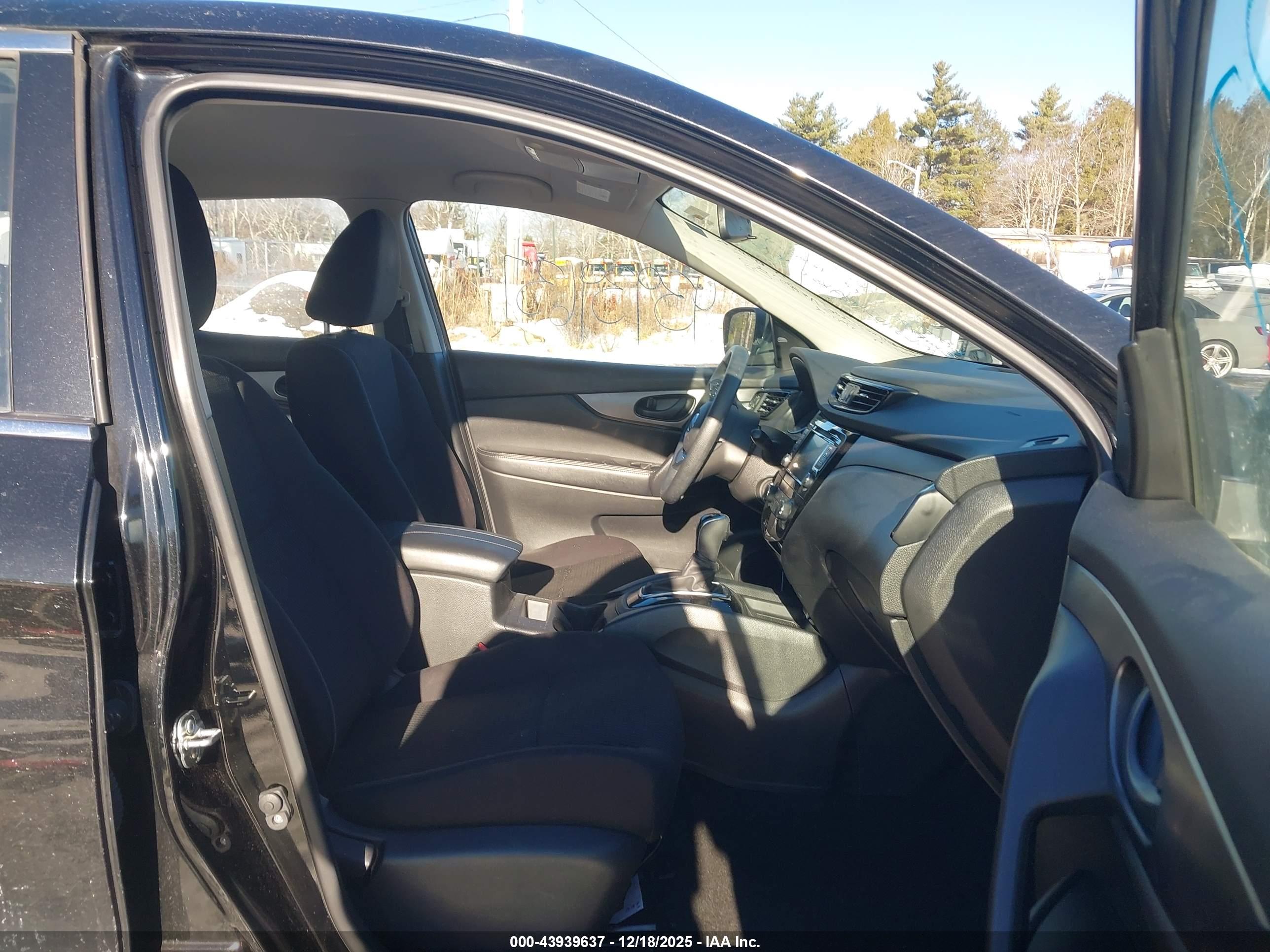 NISSAN ROGUE image 5