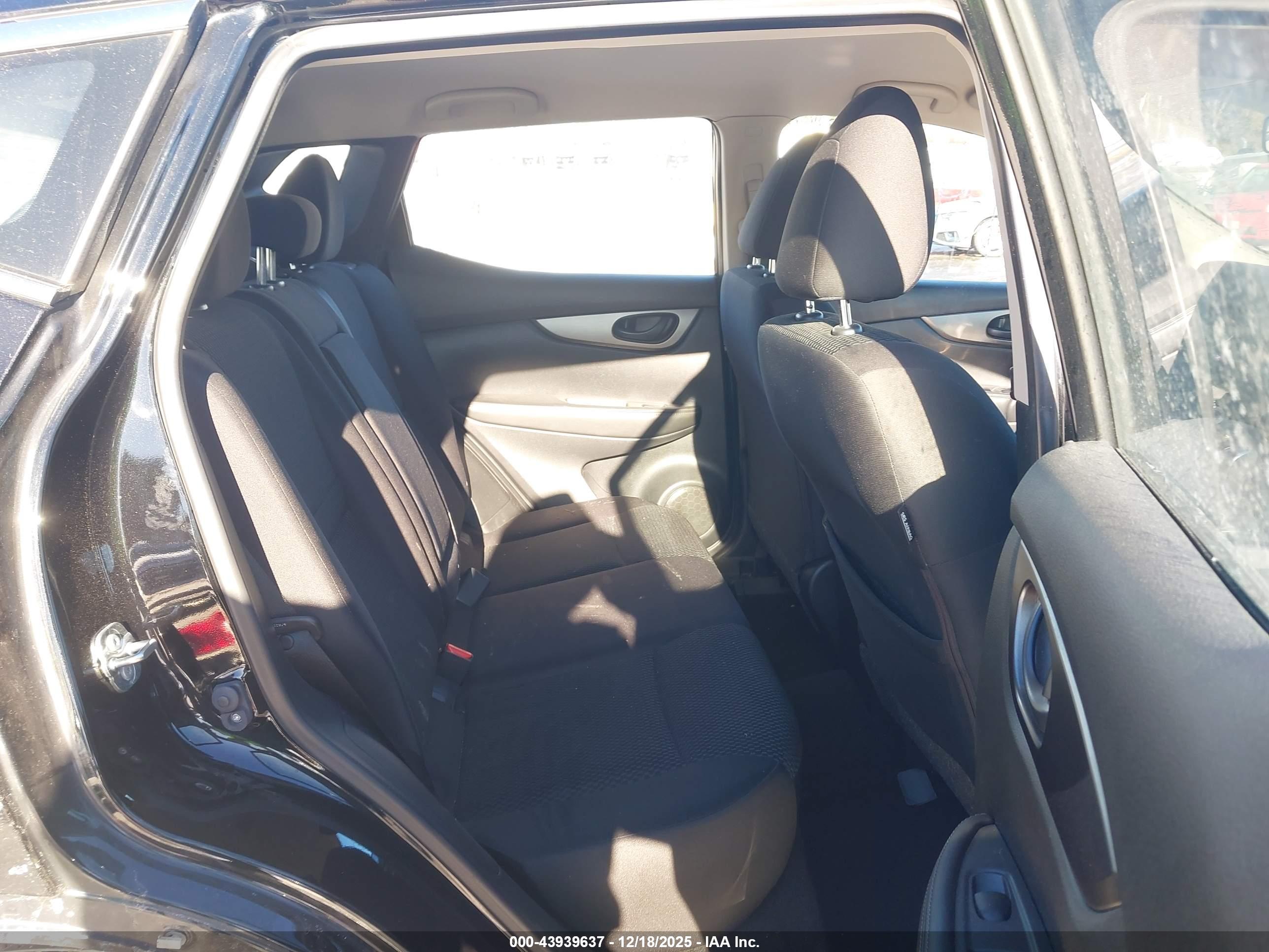 NISSAN ROGUE image 8
