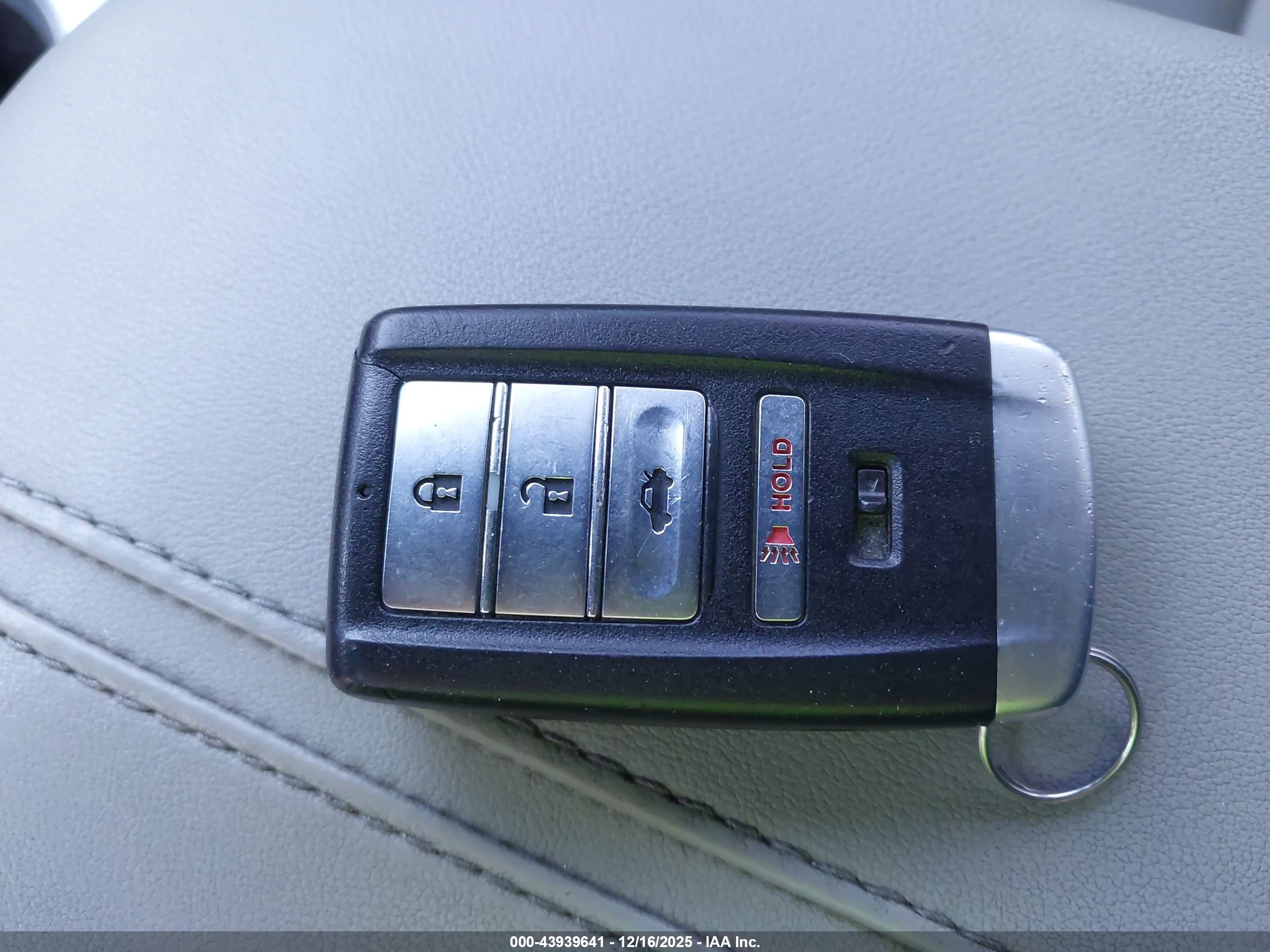 ACURA TLX image 11
