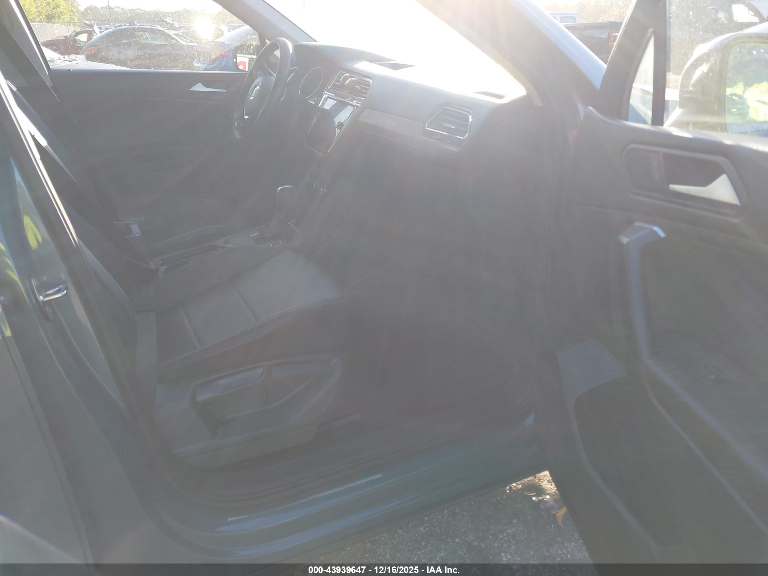 VOLKSWAGEN TIGUAN image 5
