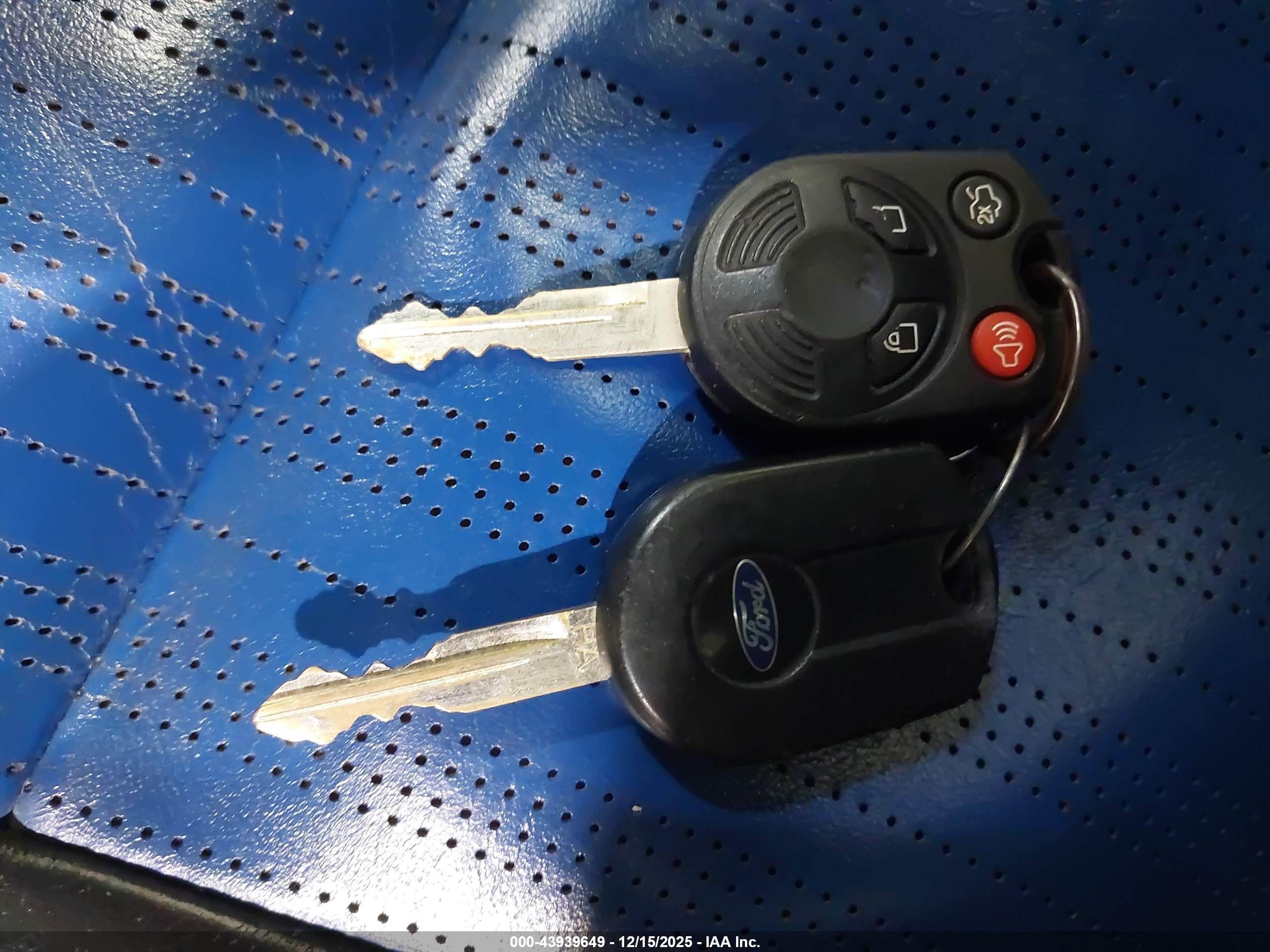 FORD FUSION image 11