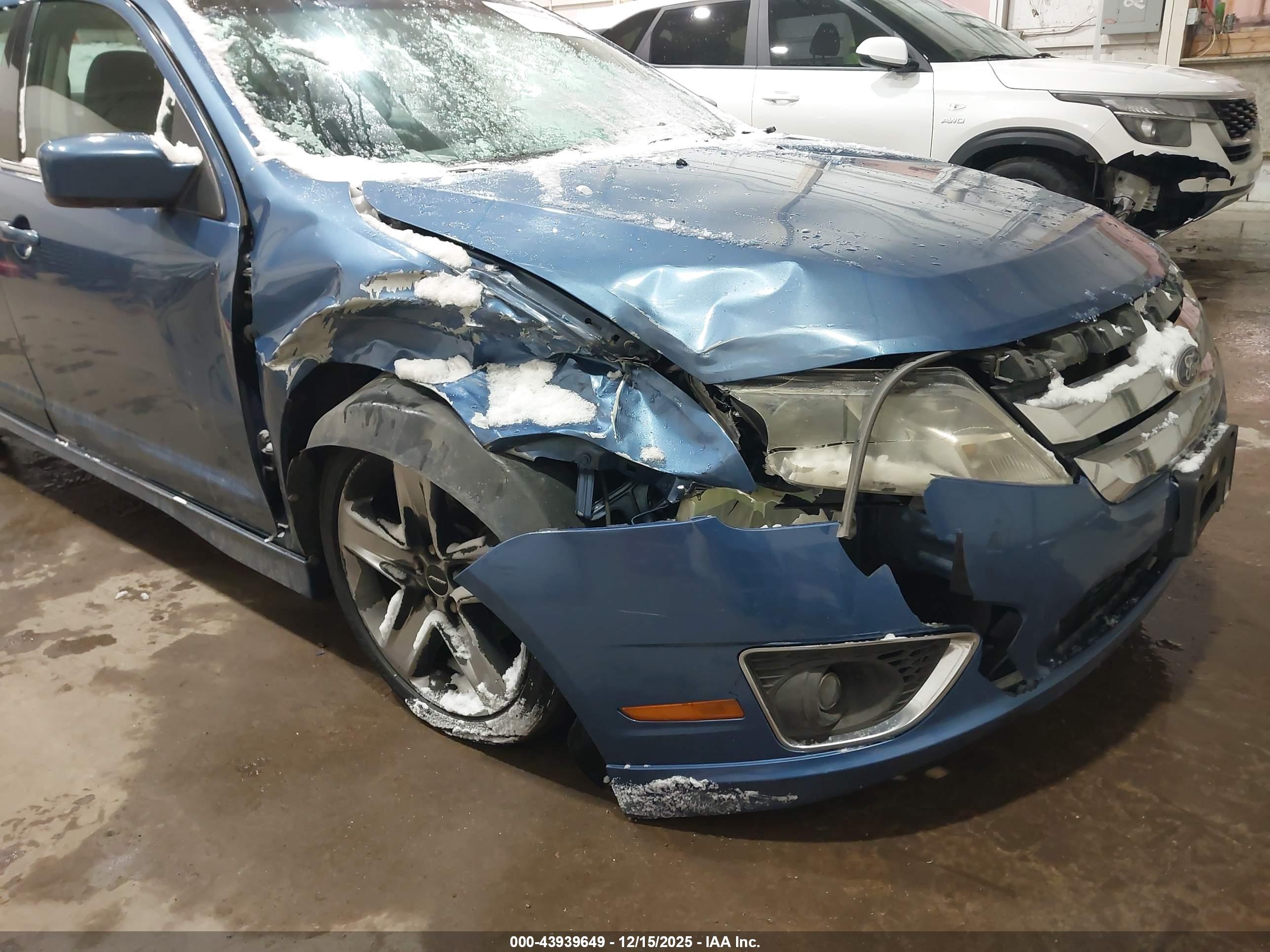 FORD FUSION image 6