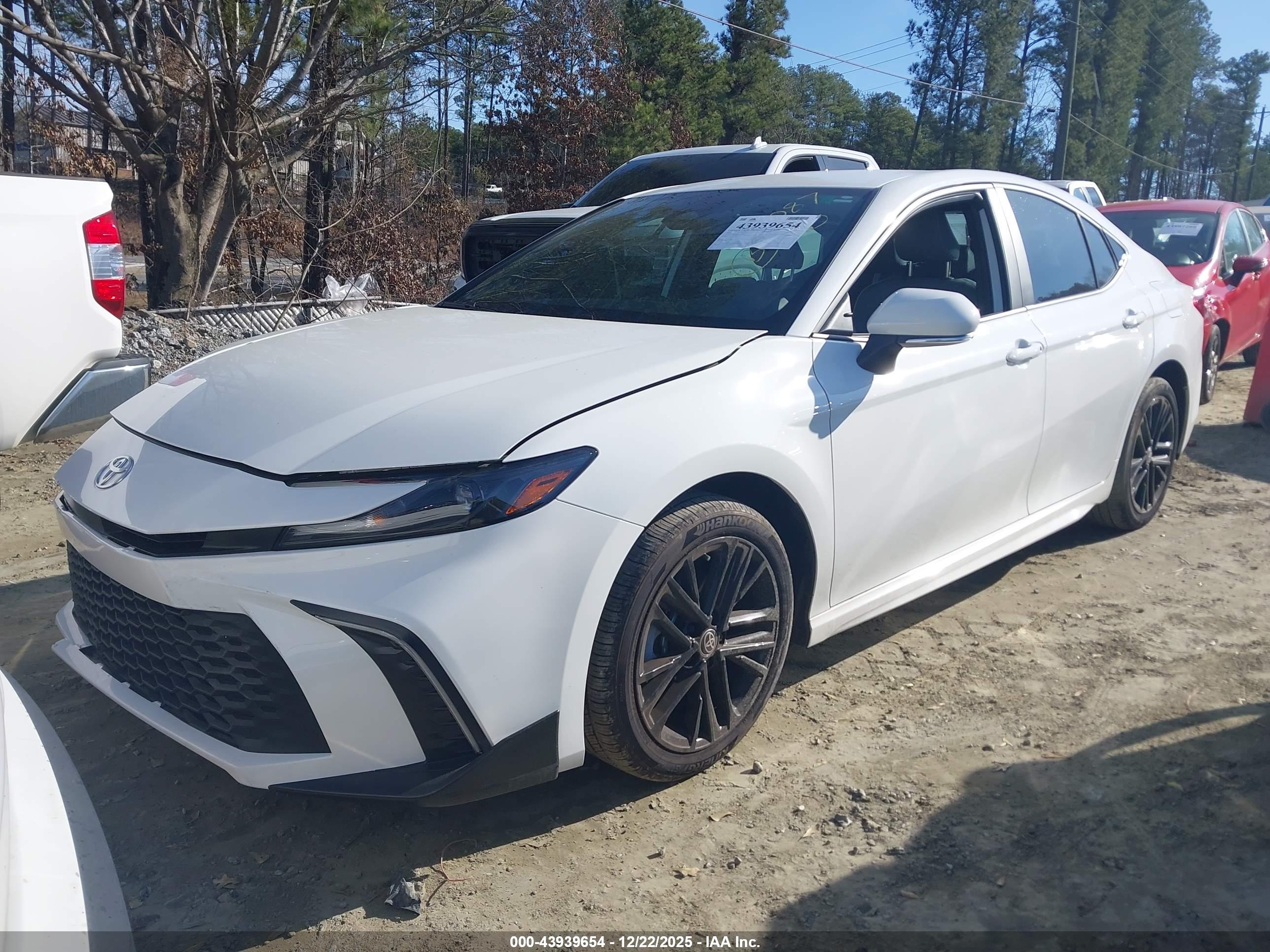 TOYOTA CAMRY image 2