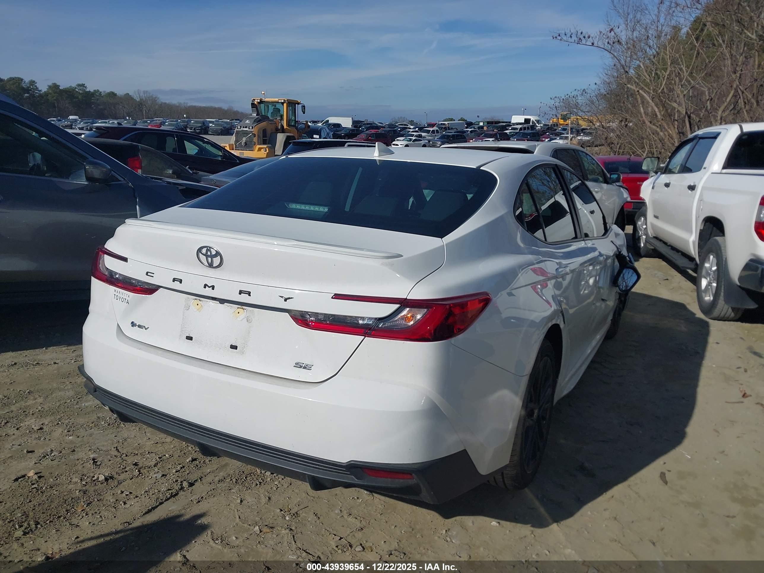 TOYOTA CAMRY image 4