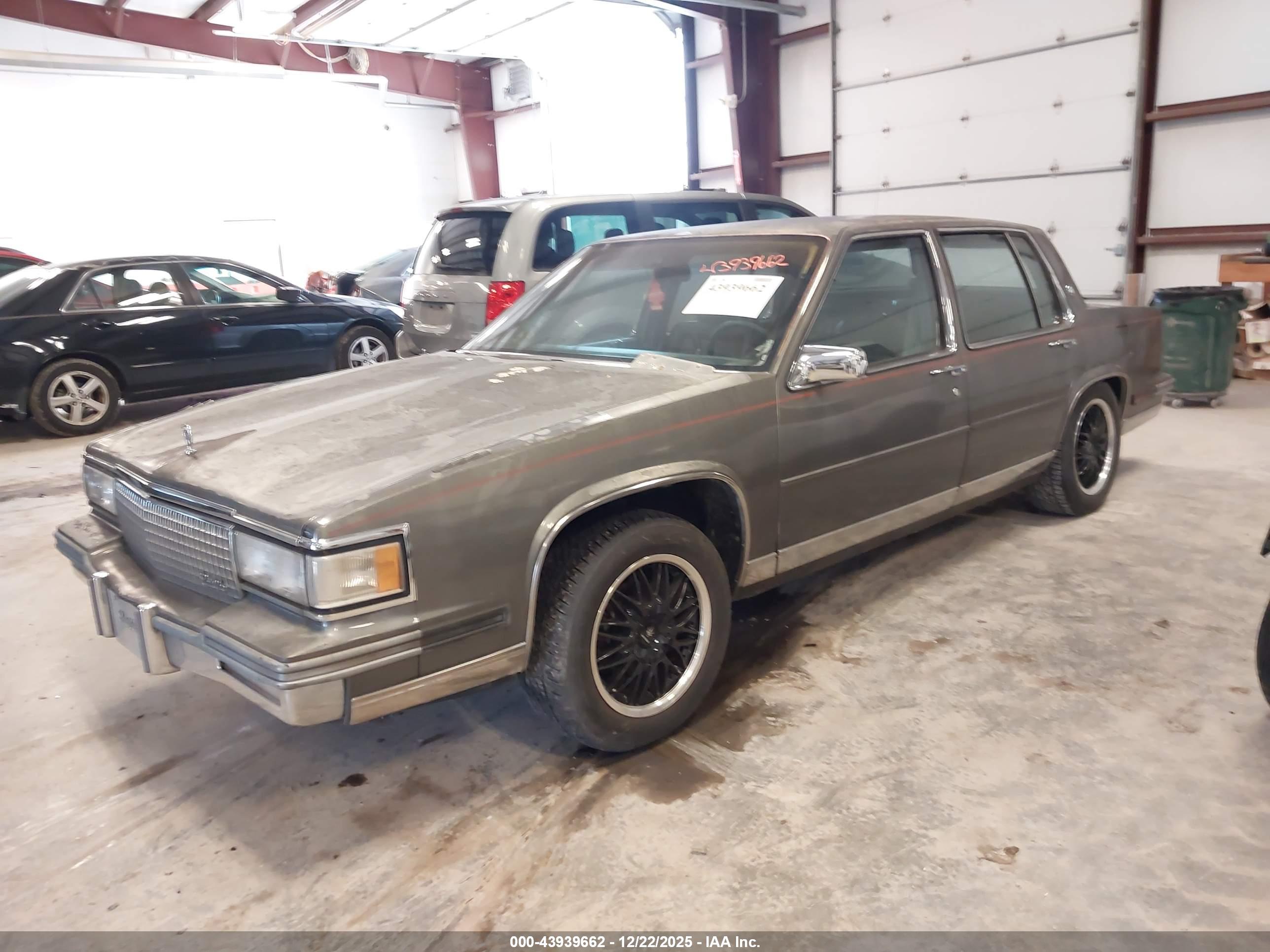 CADILLAC DEVILLE image 2
