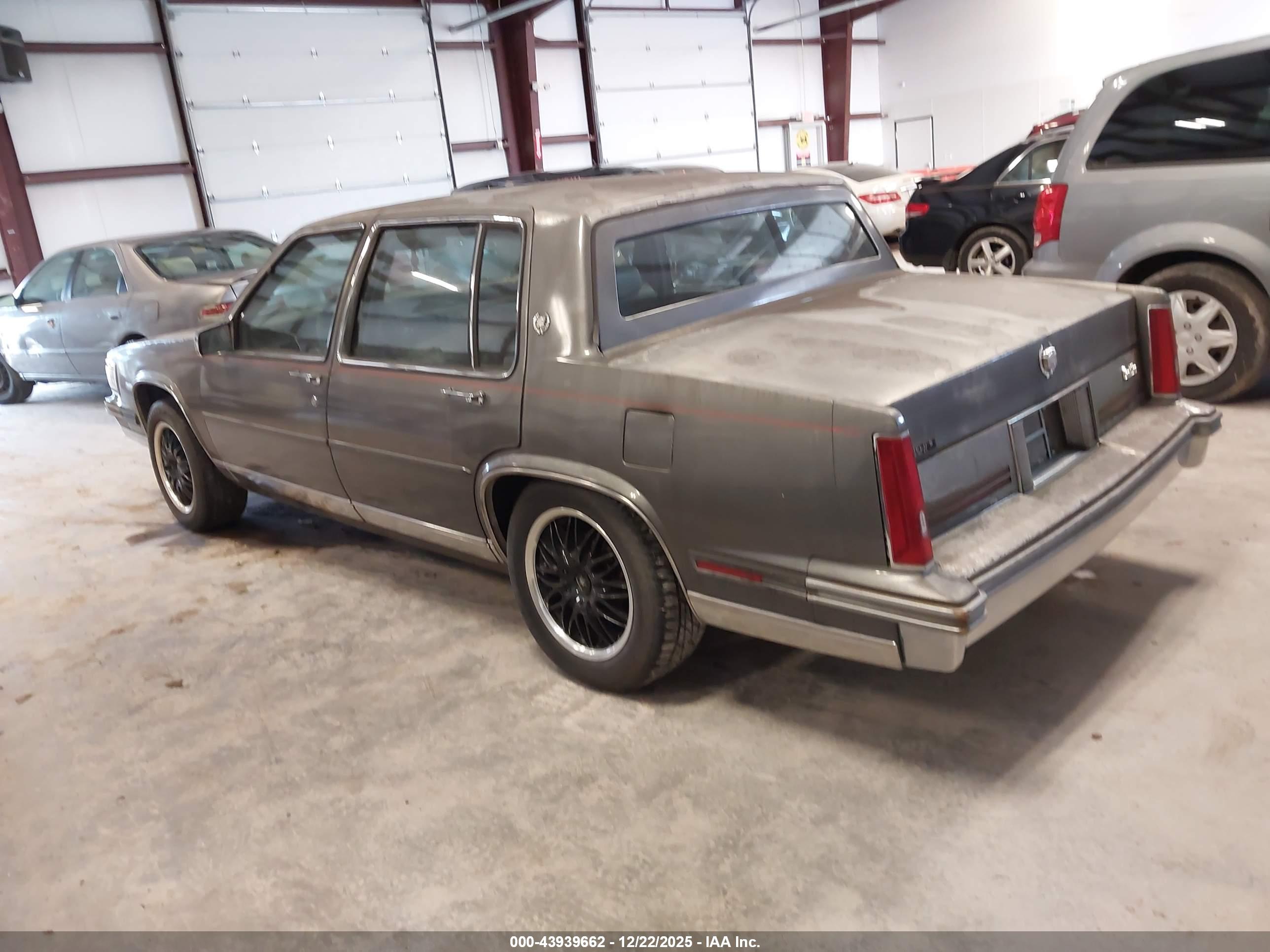 CADILLAC DEVILLE image 3