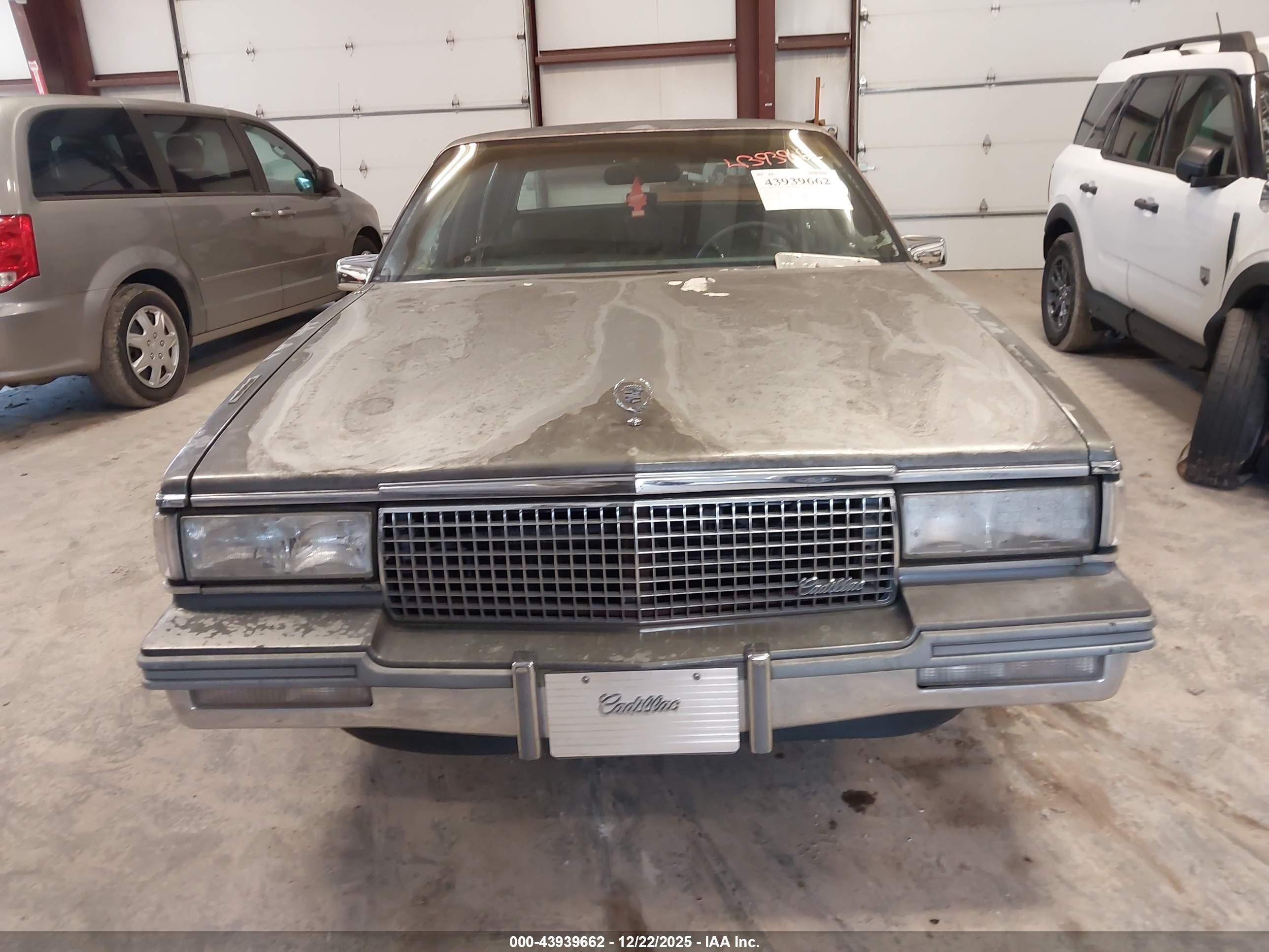 CADILLAC DEVILLE image 6