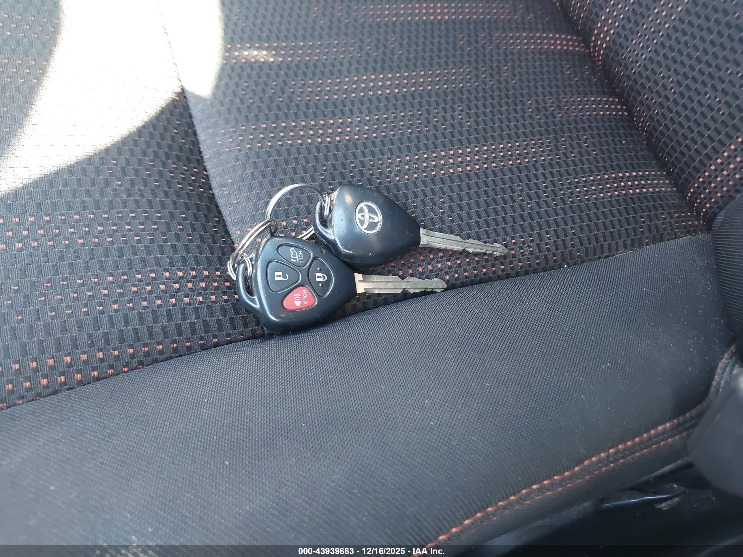 TOYOTA COROLLA image 11