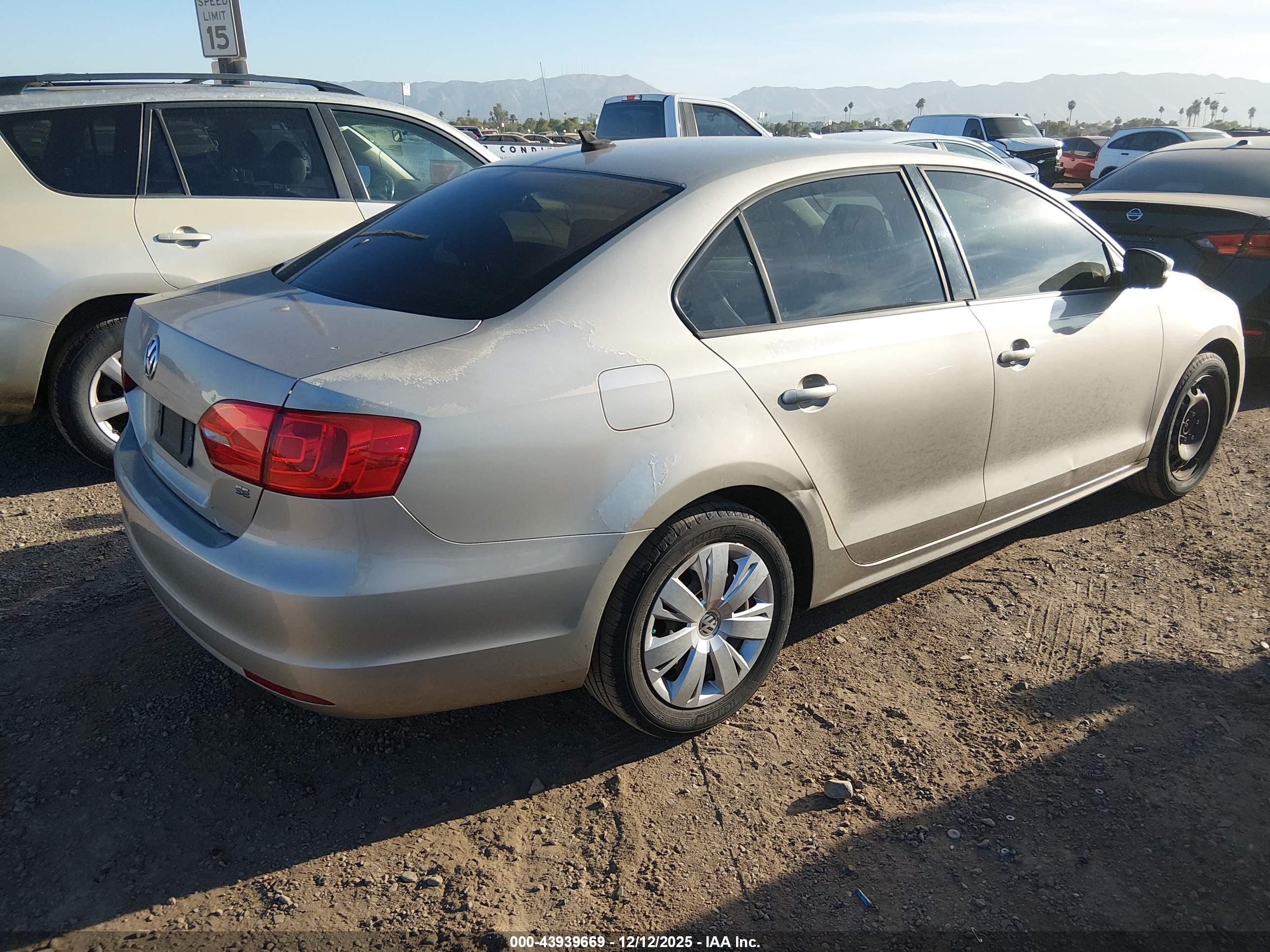 VOLKSWAGEN JETTA image 4