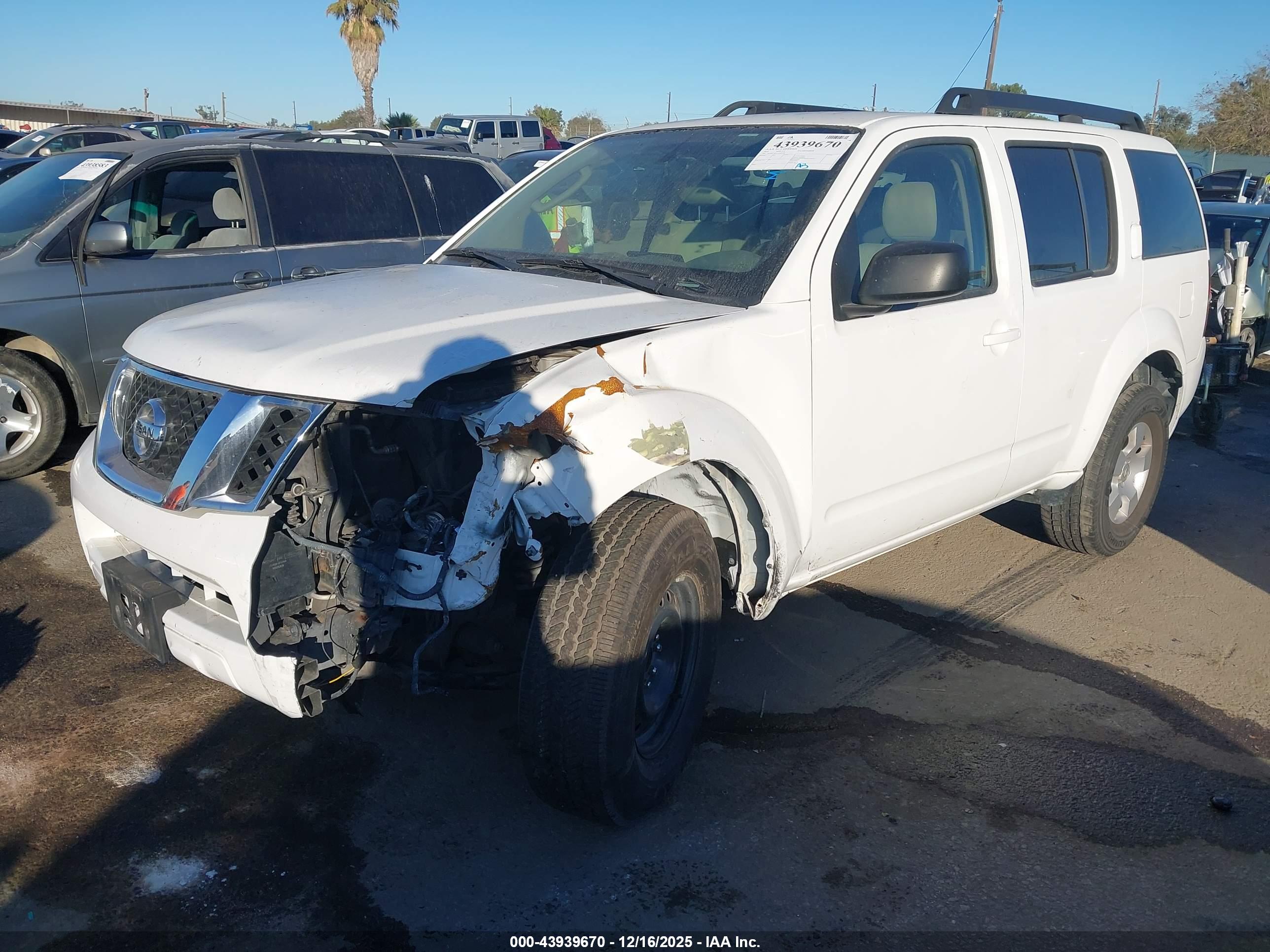 NISSAN PATHFINDER image 2