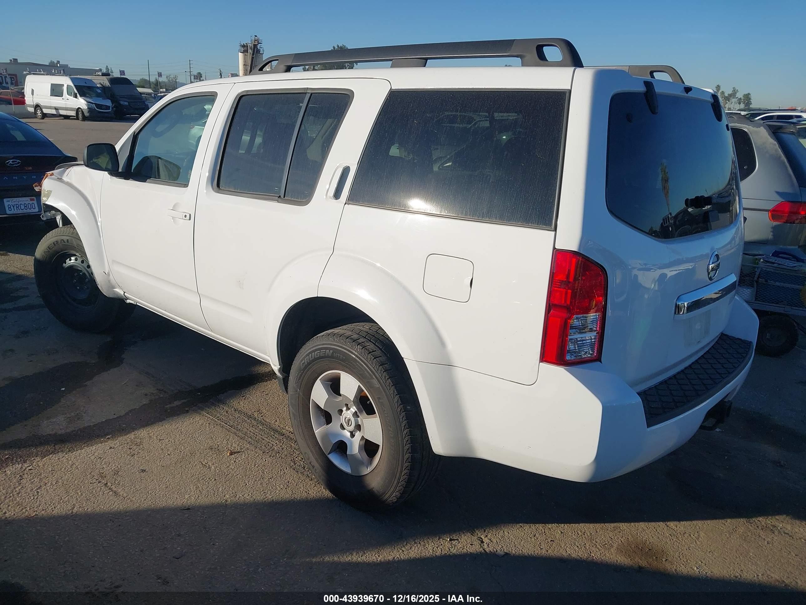 NISSAN PATHFINDER image 3