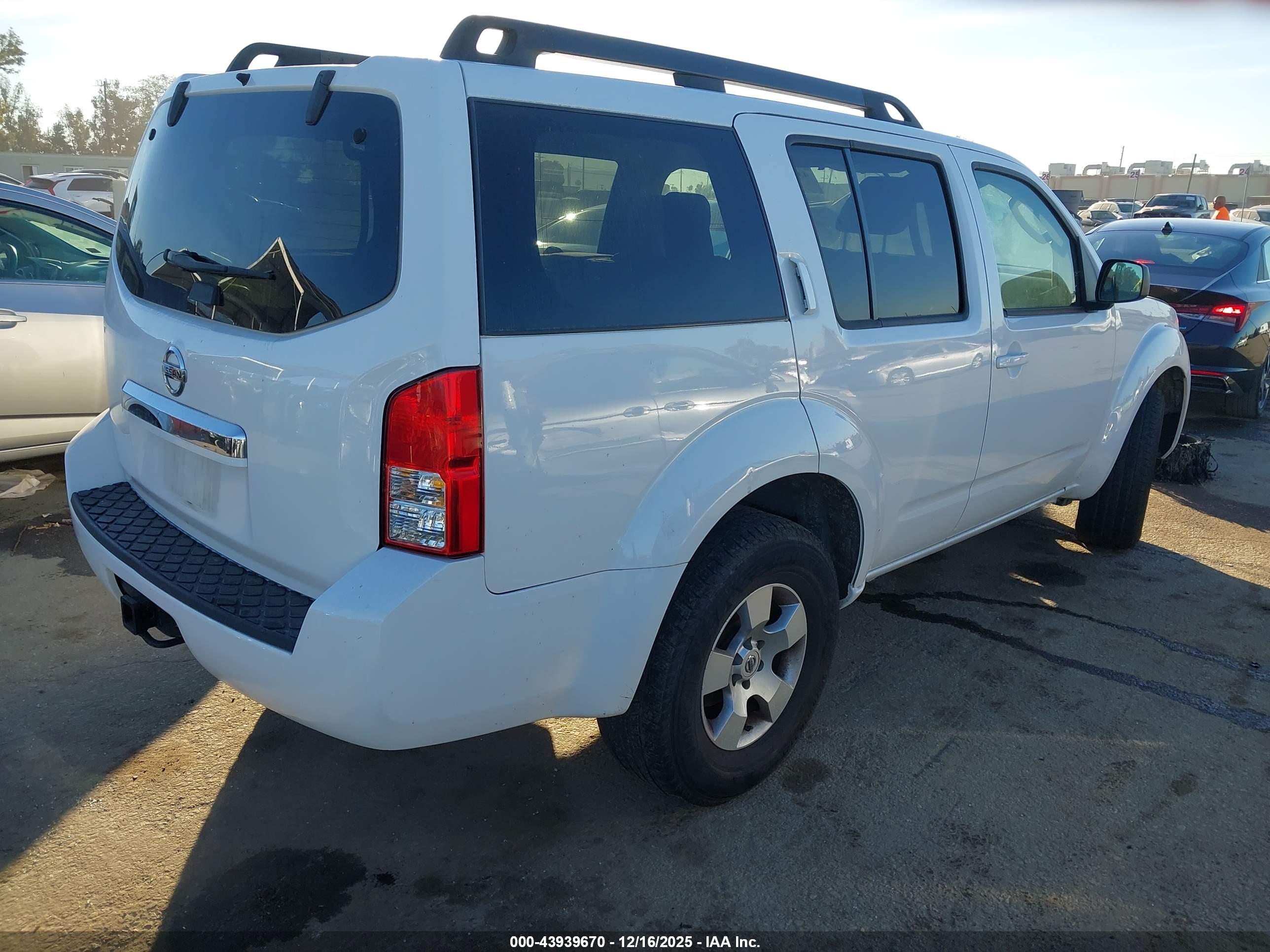 NISSAN PATHFINDER image 4