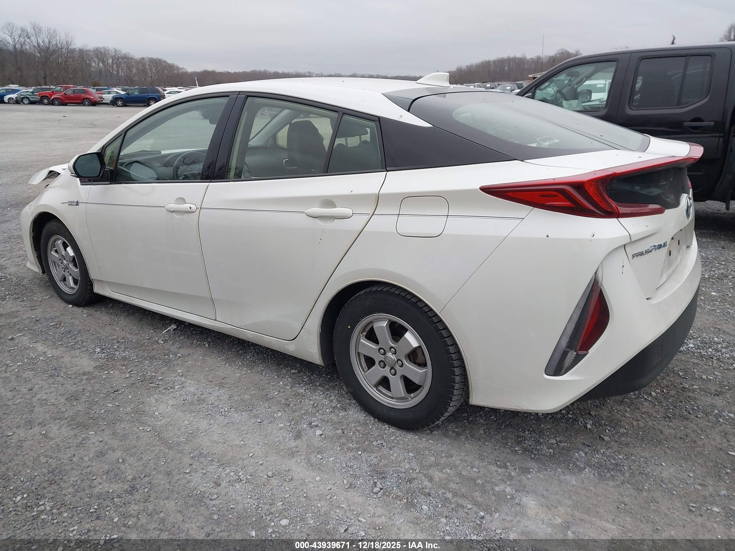 TOYOTA PRIUS image 3