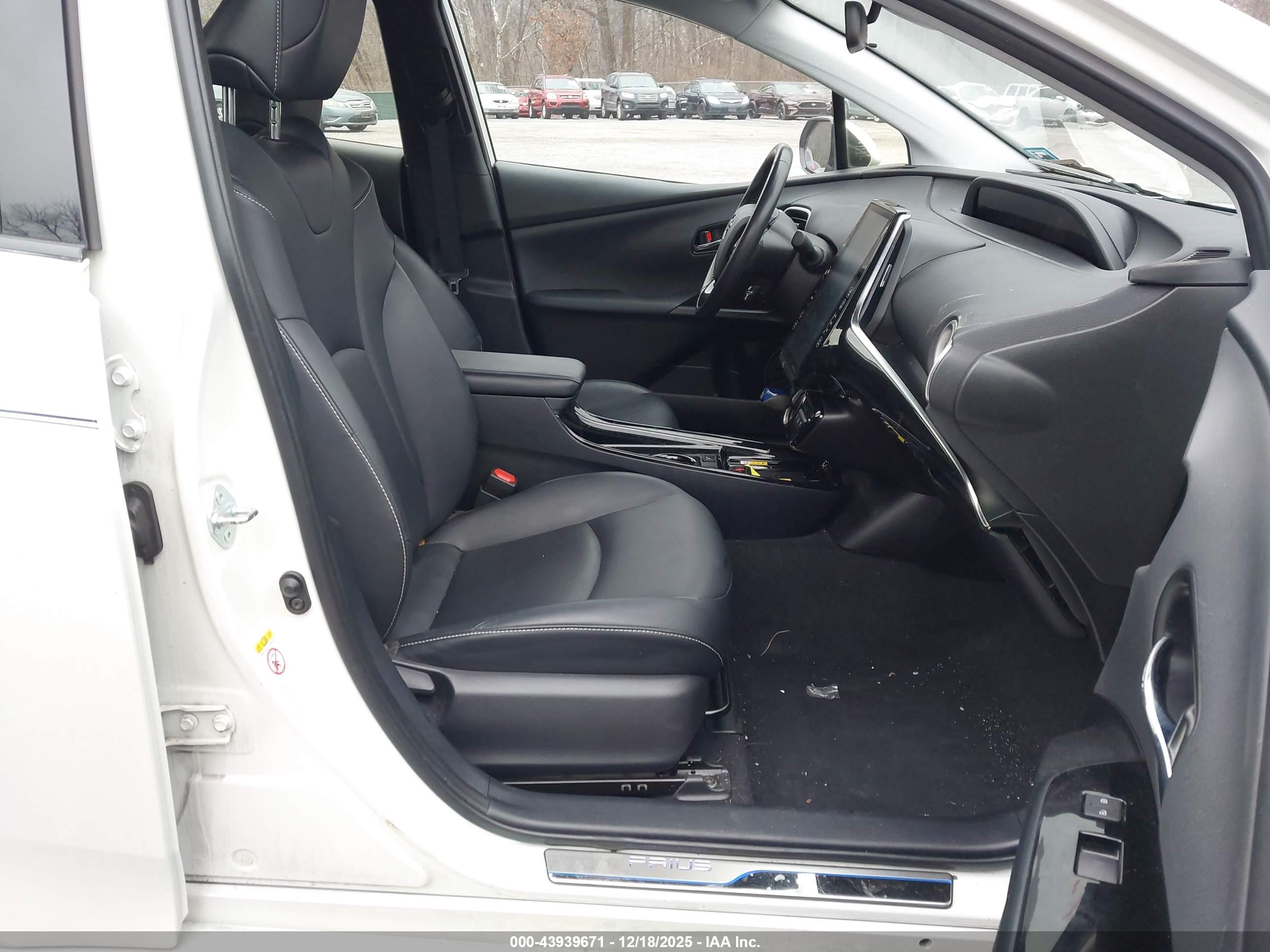 TOYOTA PRIUS image 5