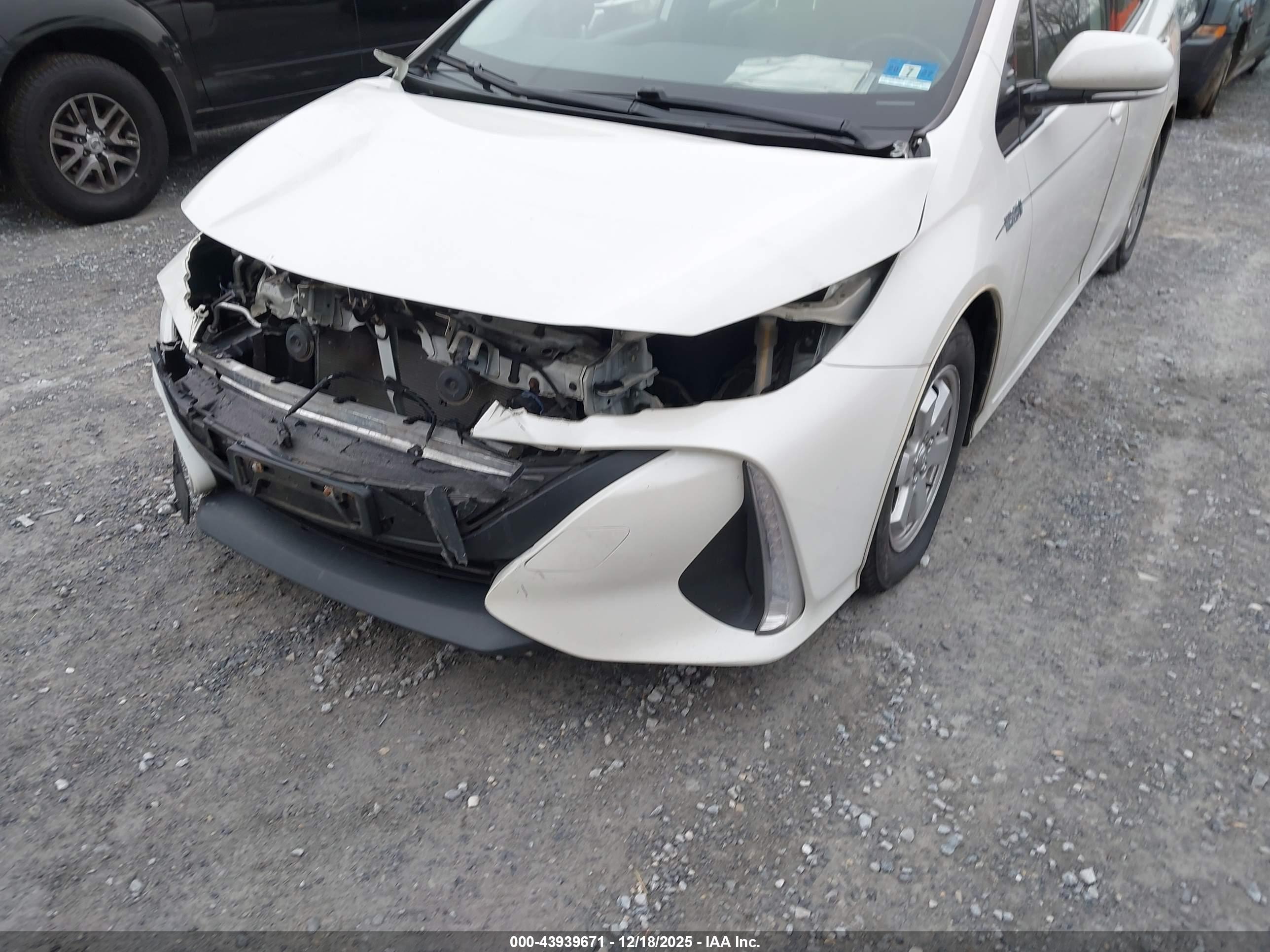 TOYOTA PRIUS image 6