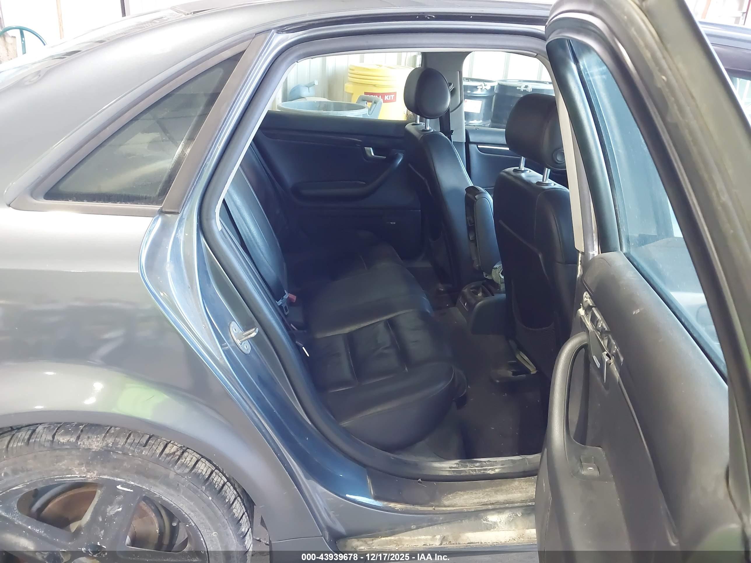 AUDI A4 image 8