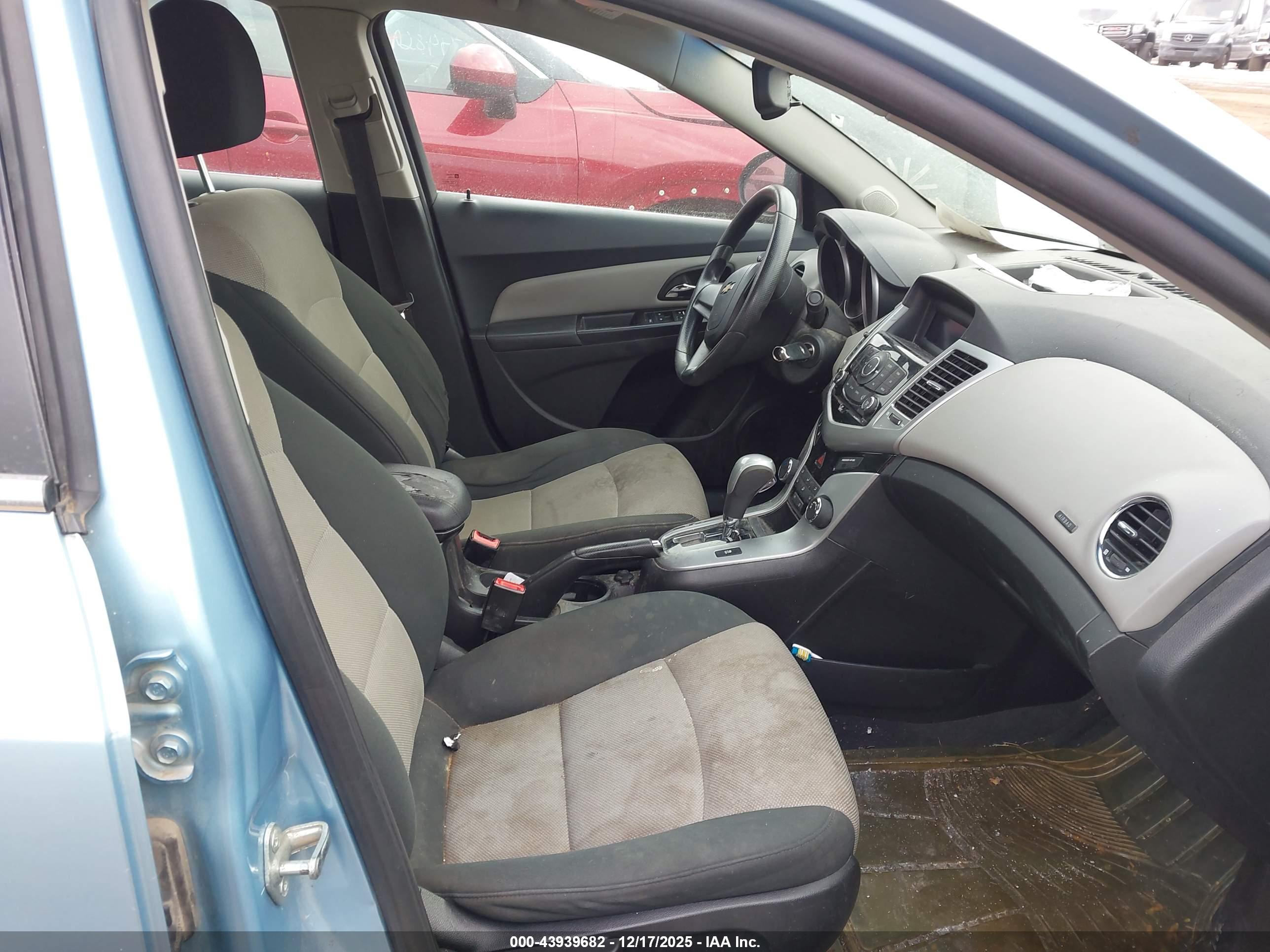 CHEVROLET CRUZE image 5