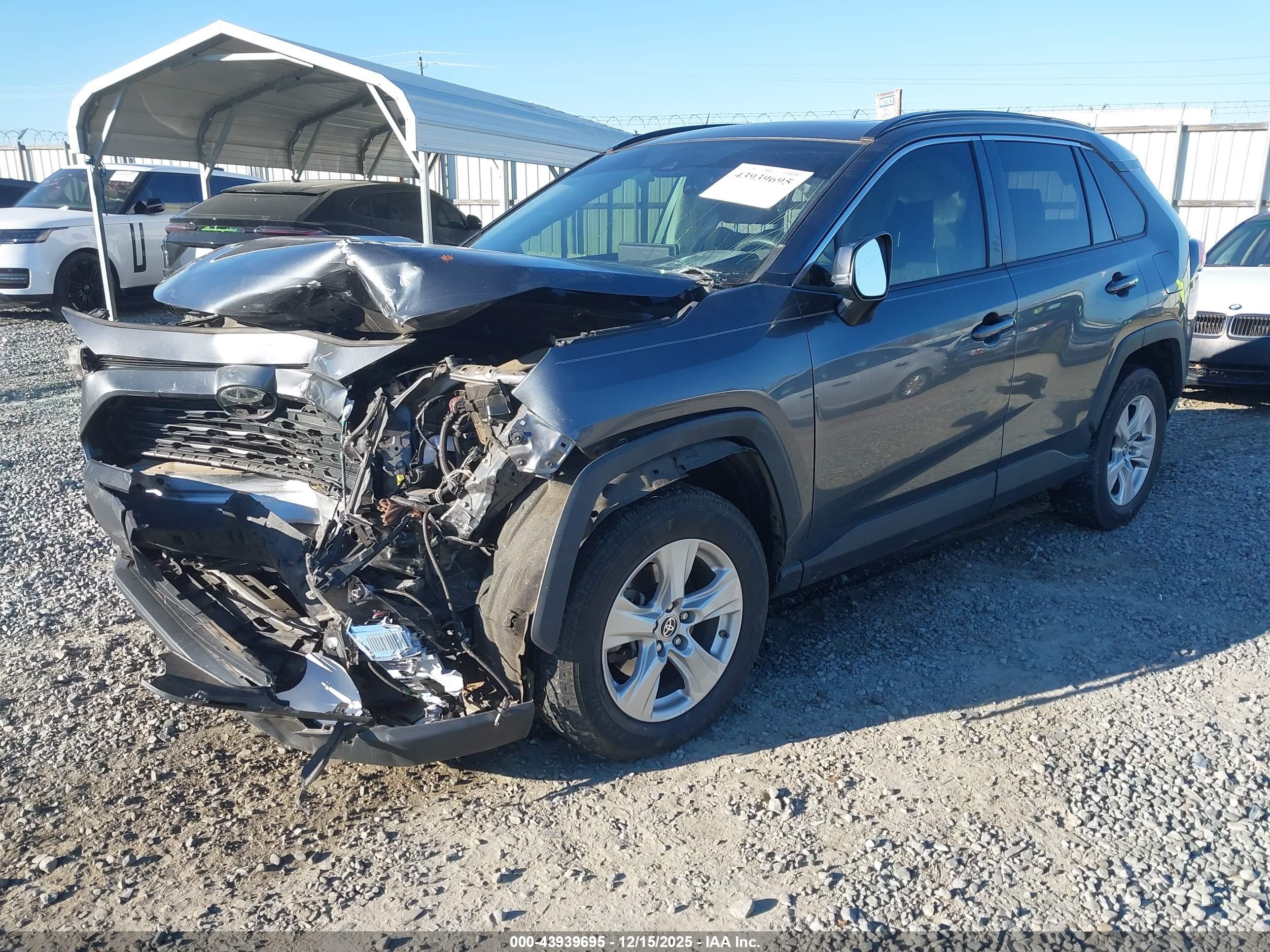 TOYOTA RAV4 image 2