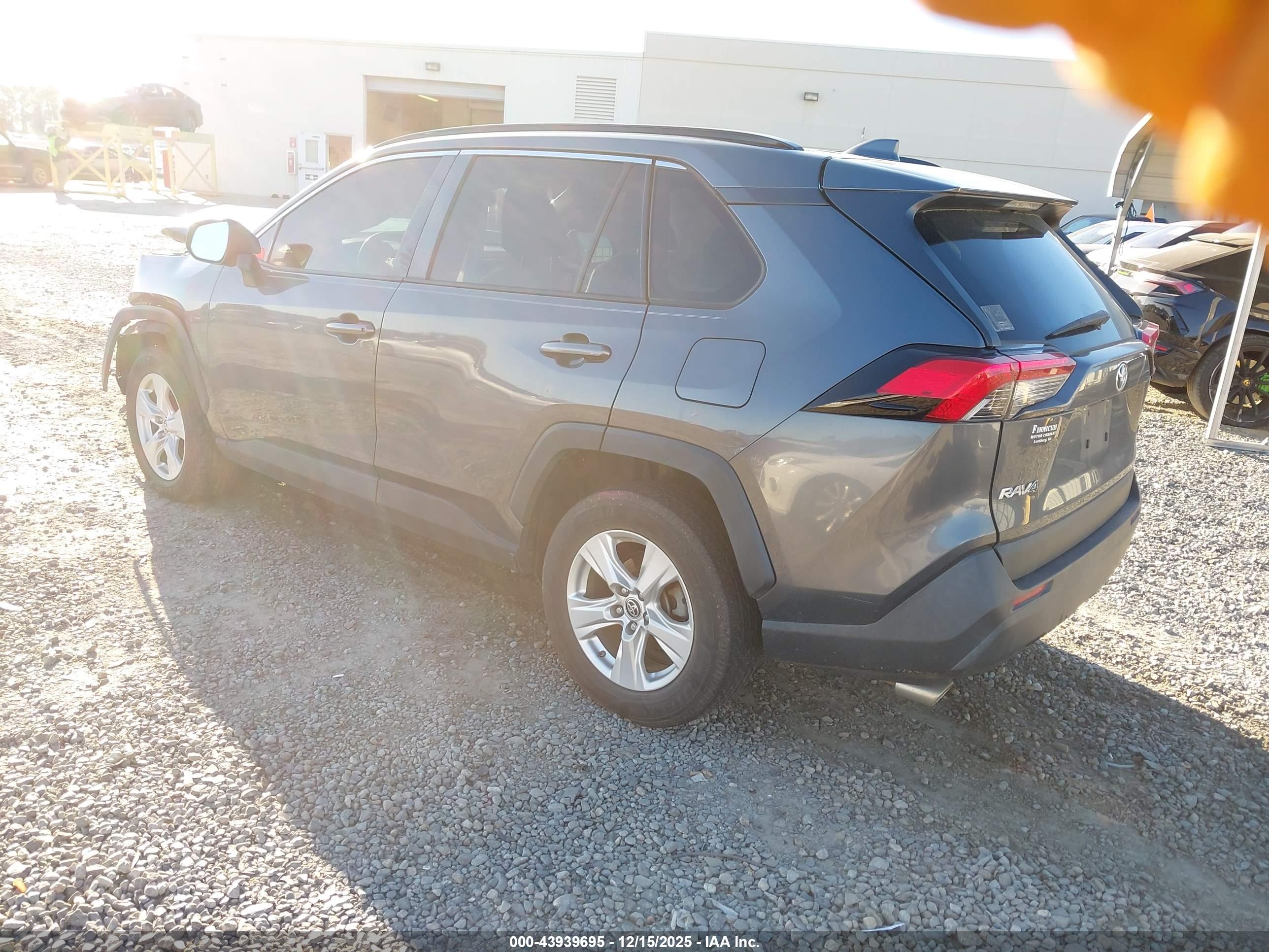 TOYOTA RAV4 image 3