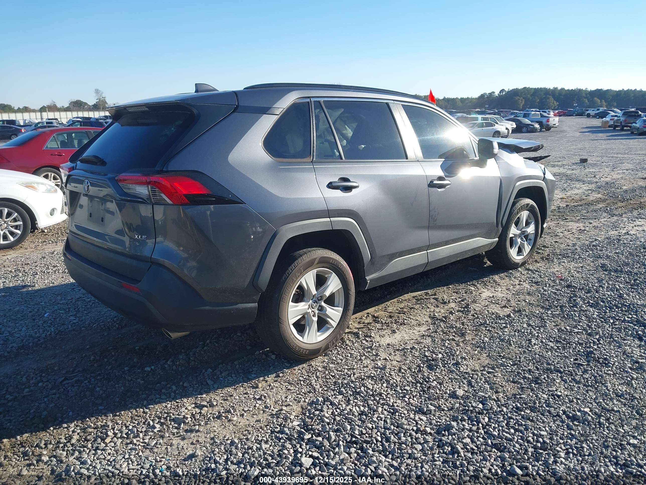 TOYOTA RAV4 image 4