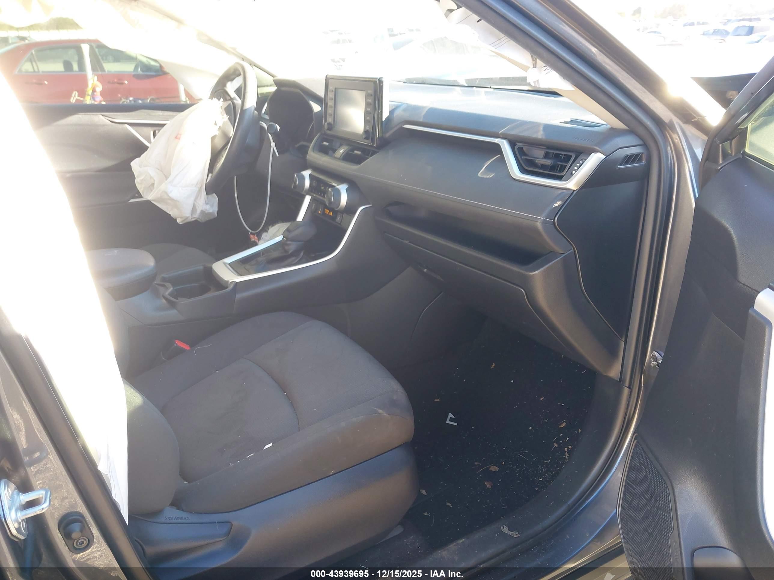 TOYOTA RAV4 image 5