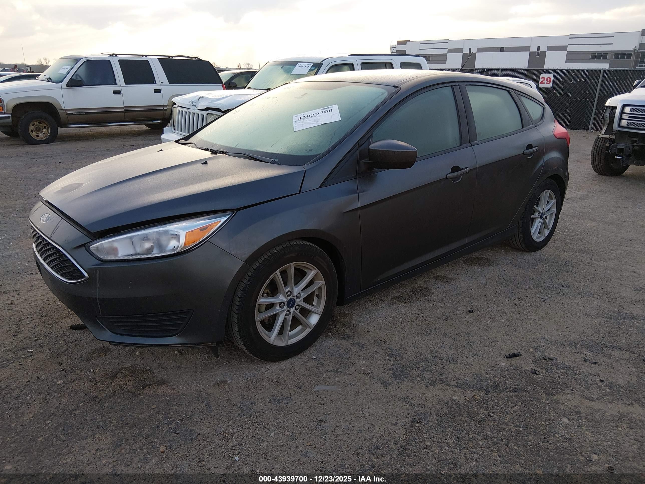FORD FOCUS image 2