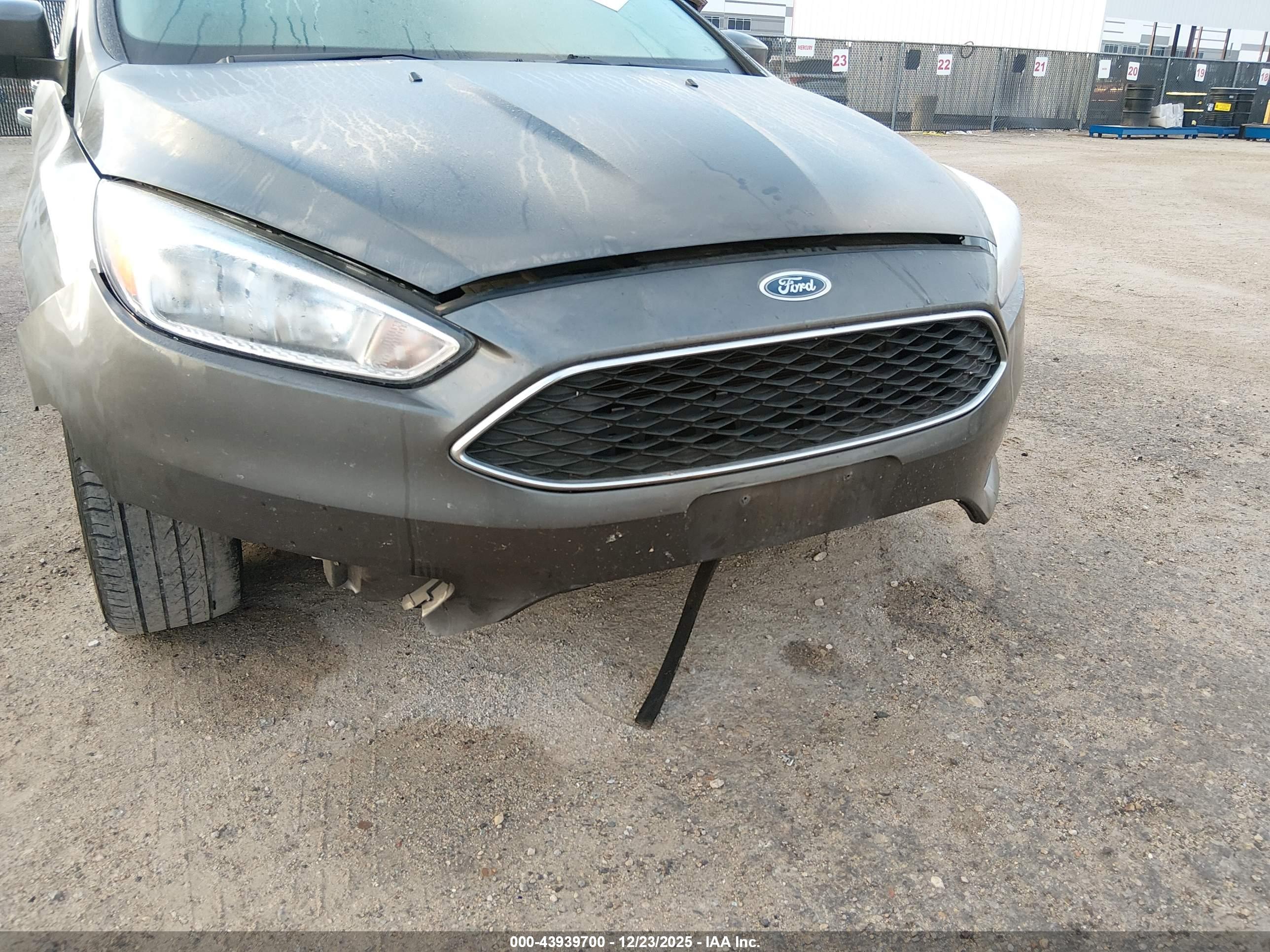 FORD FOCUS image 6