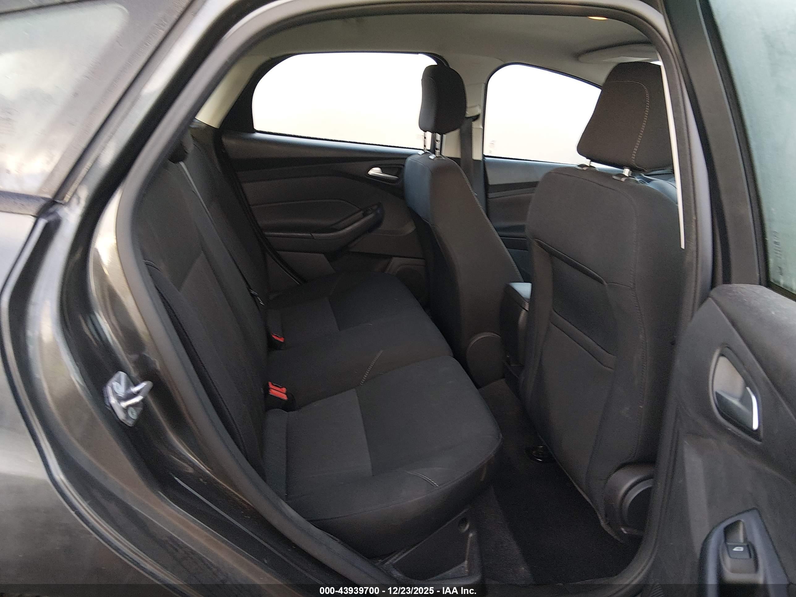 FORD FOCUS image 8