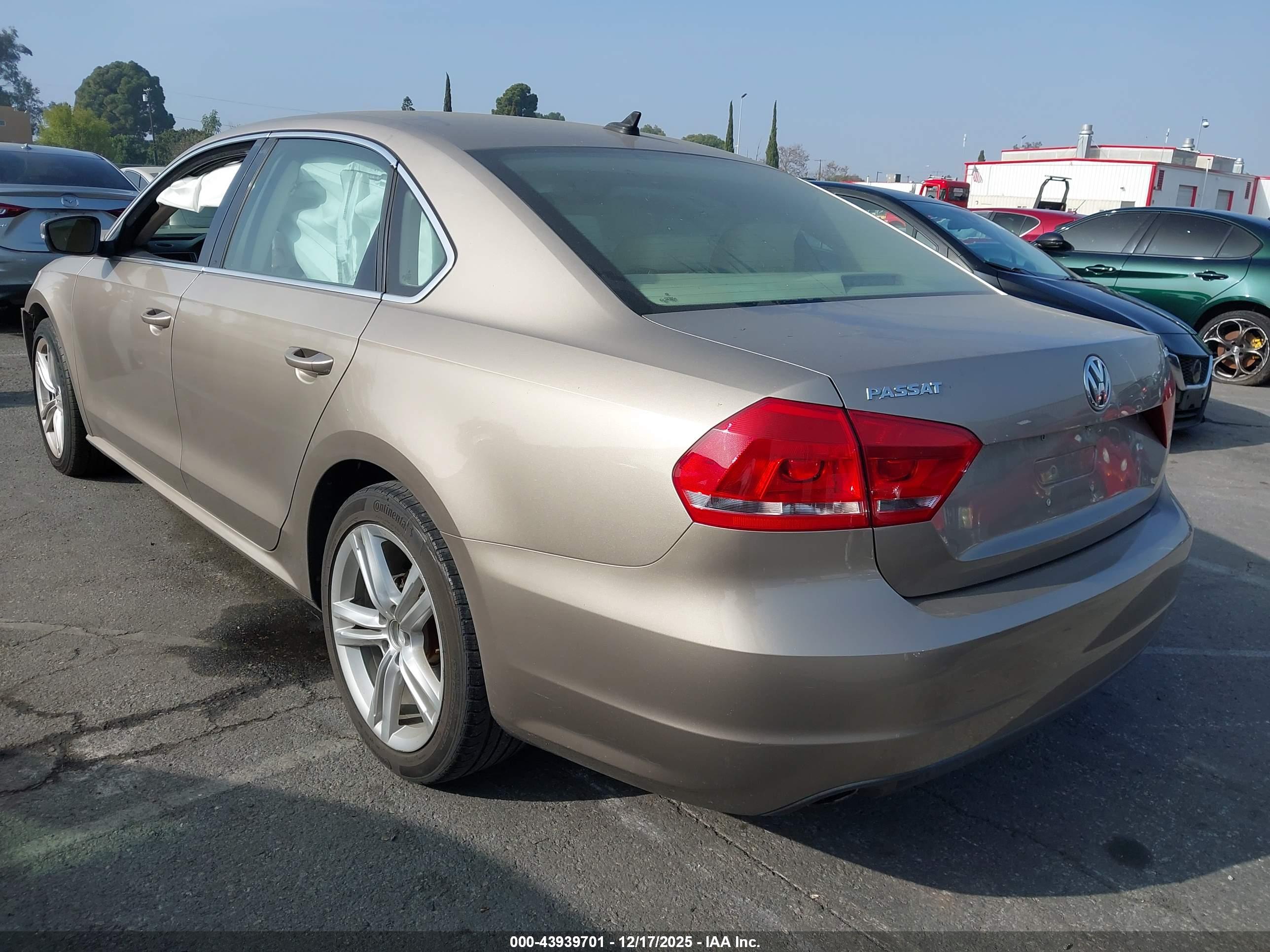 VOLKSWAGEN PASSAT image 3