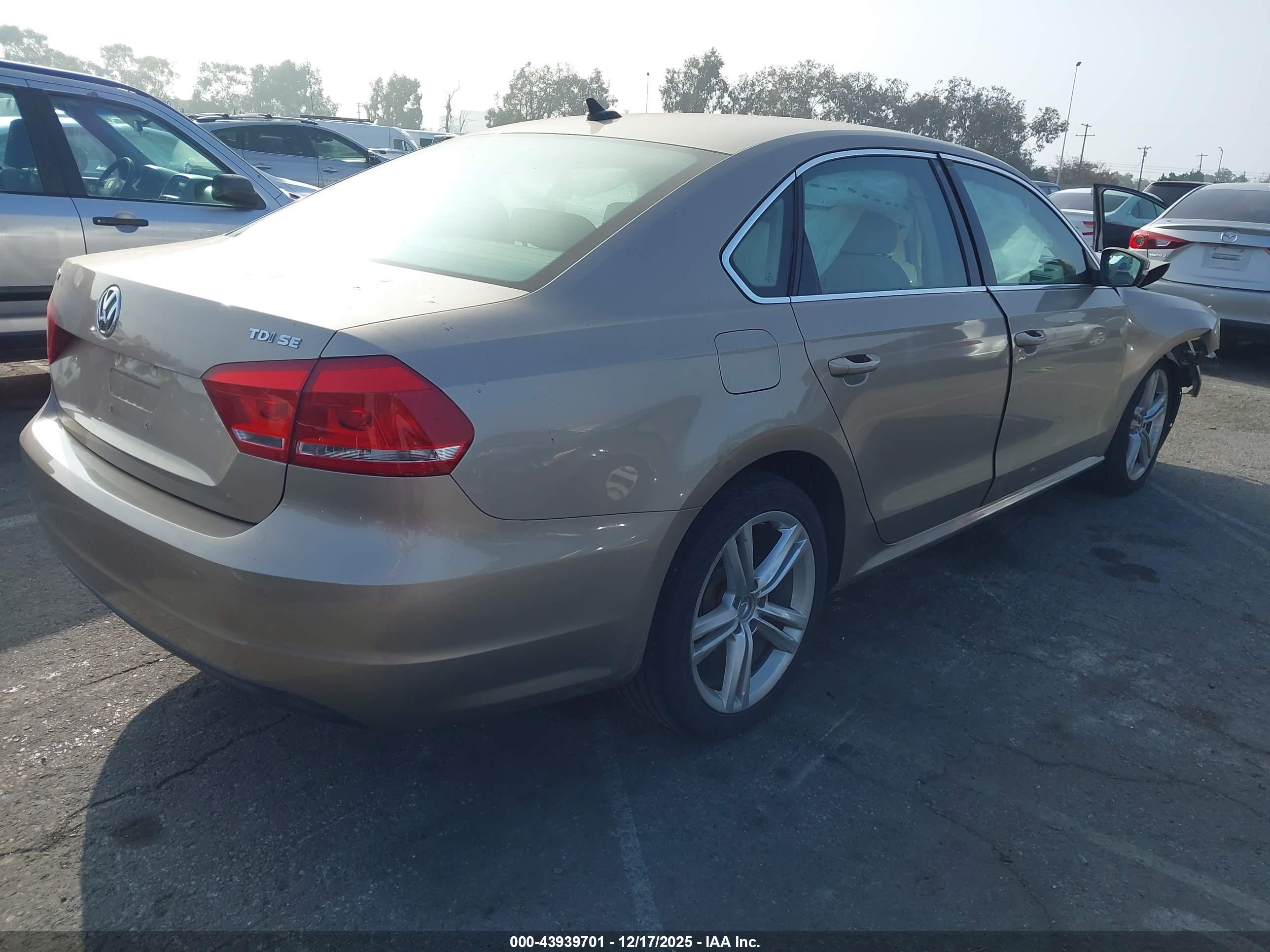 VOLKSWAGEN PASSAT image 4
