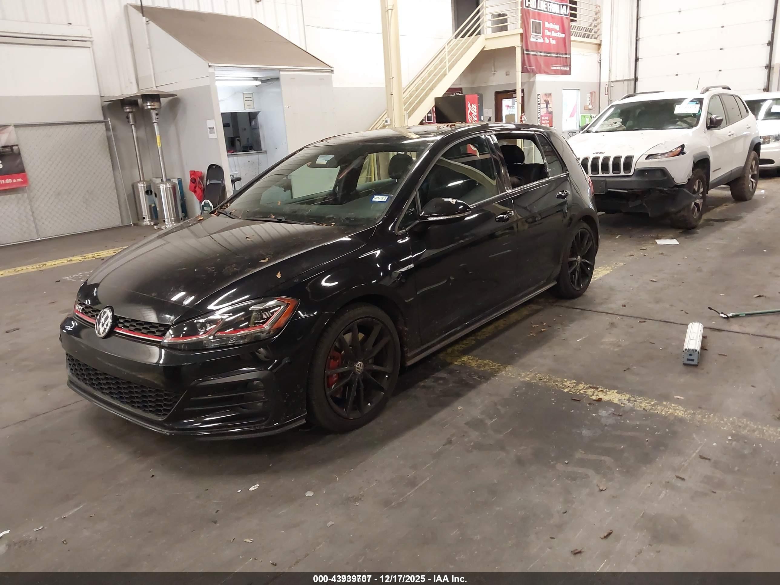 VOLKSWAGEN GOLF image 2