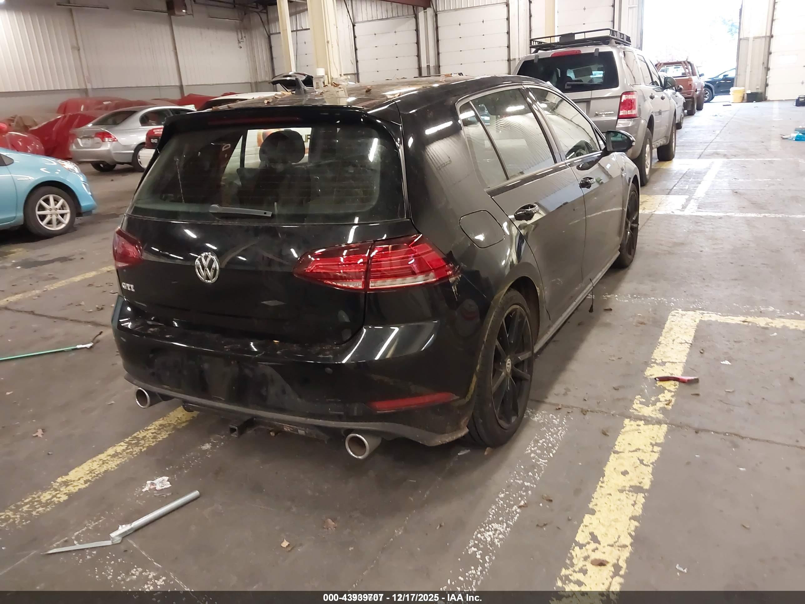 VOLKSWAGEN GOLF image 4