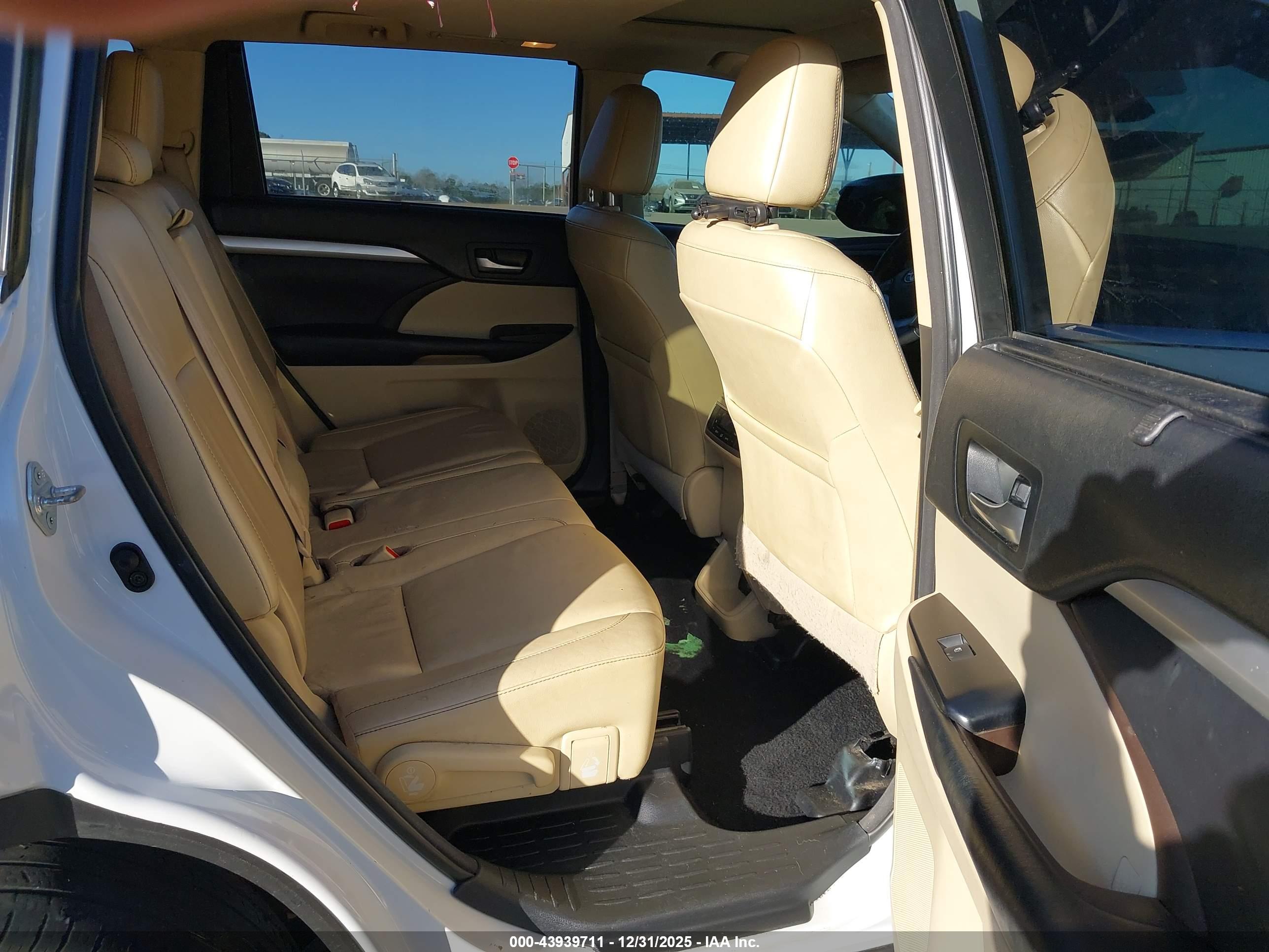 TOYOTA HIGHLANDER image 8