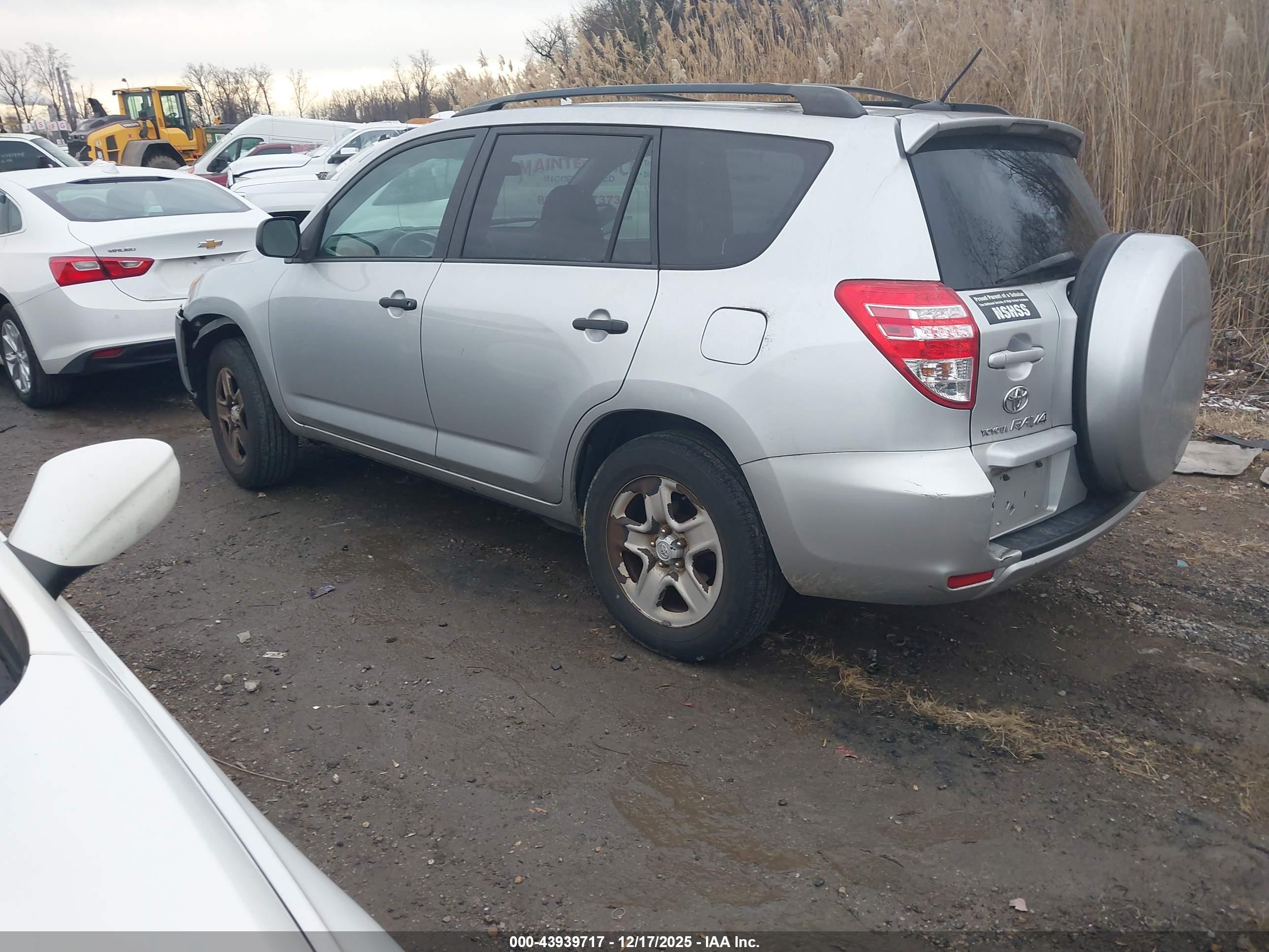 TOYOTA RAV4 image 3