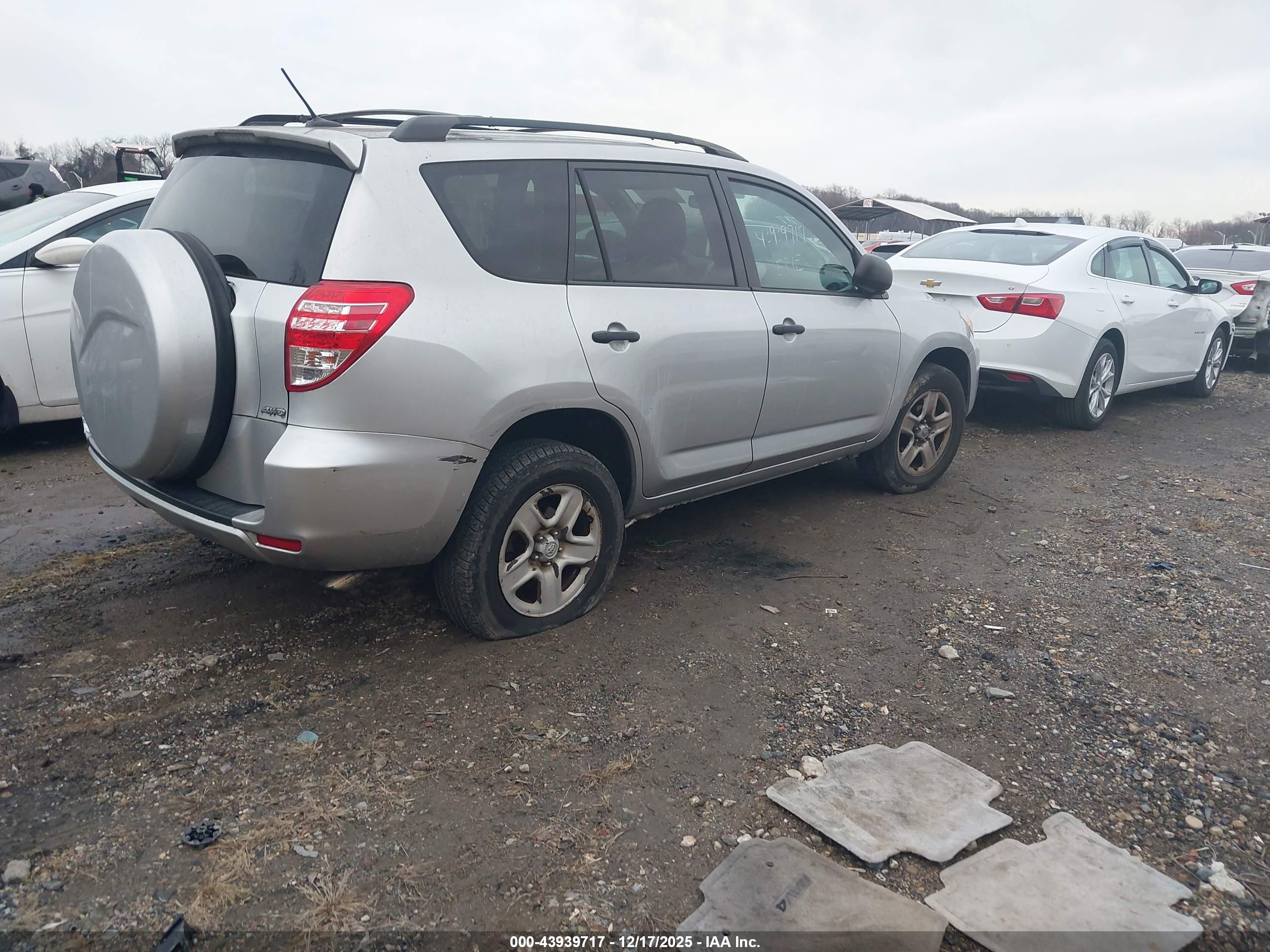 TOYOTA RAV4 image 4