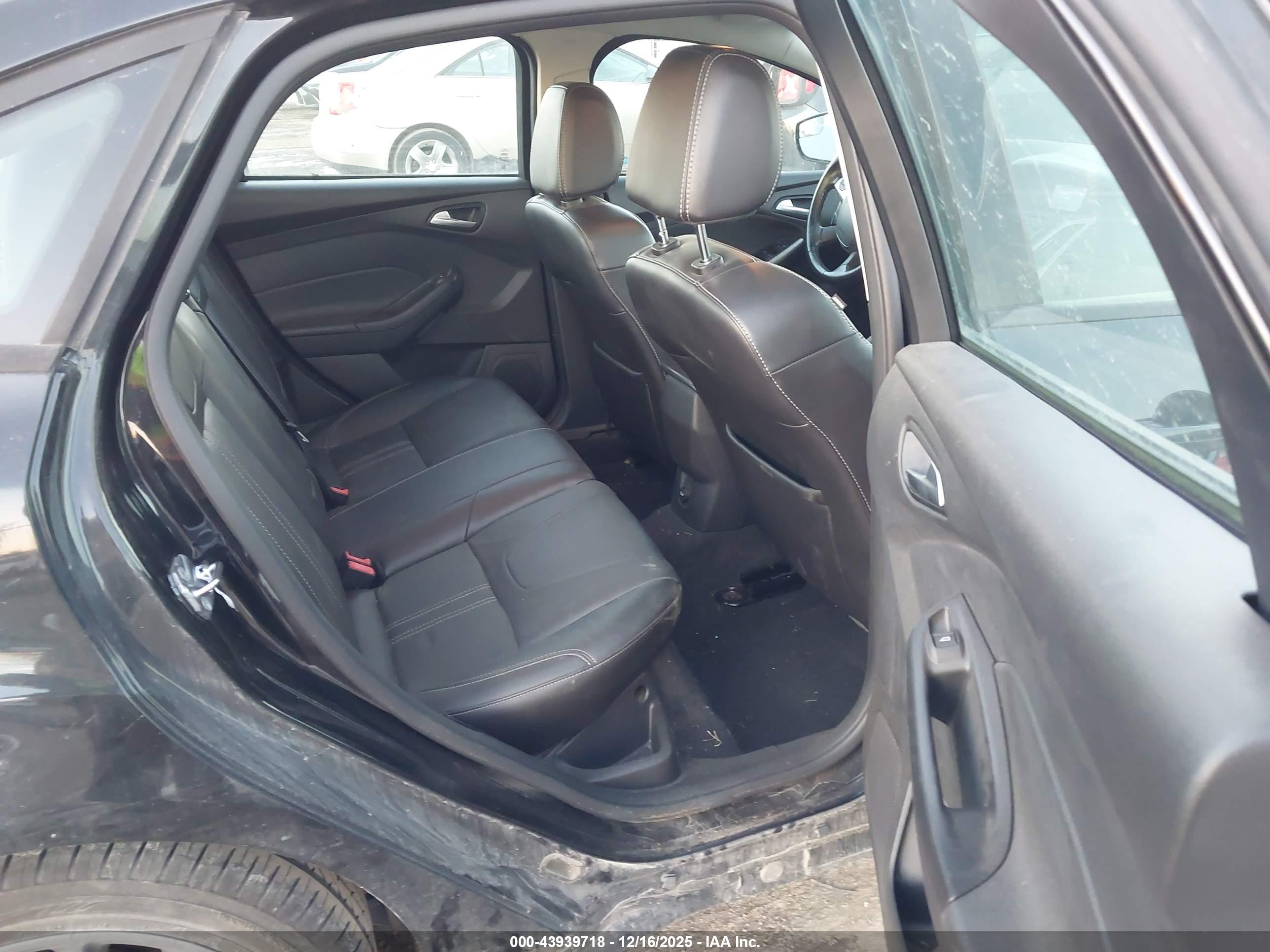 FORD FOCUS image 8